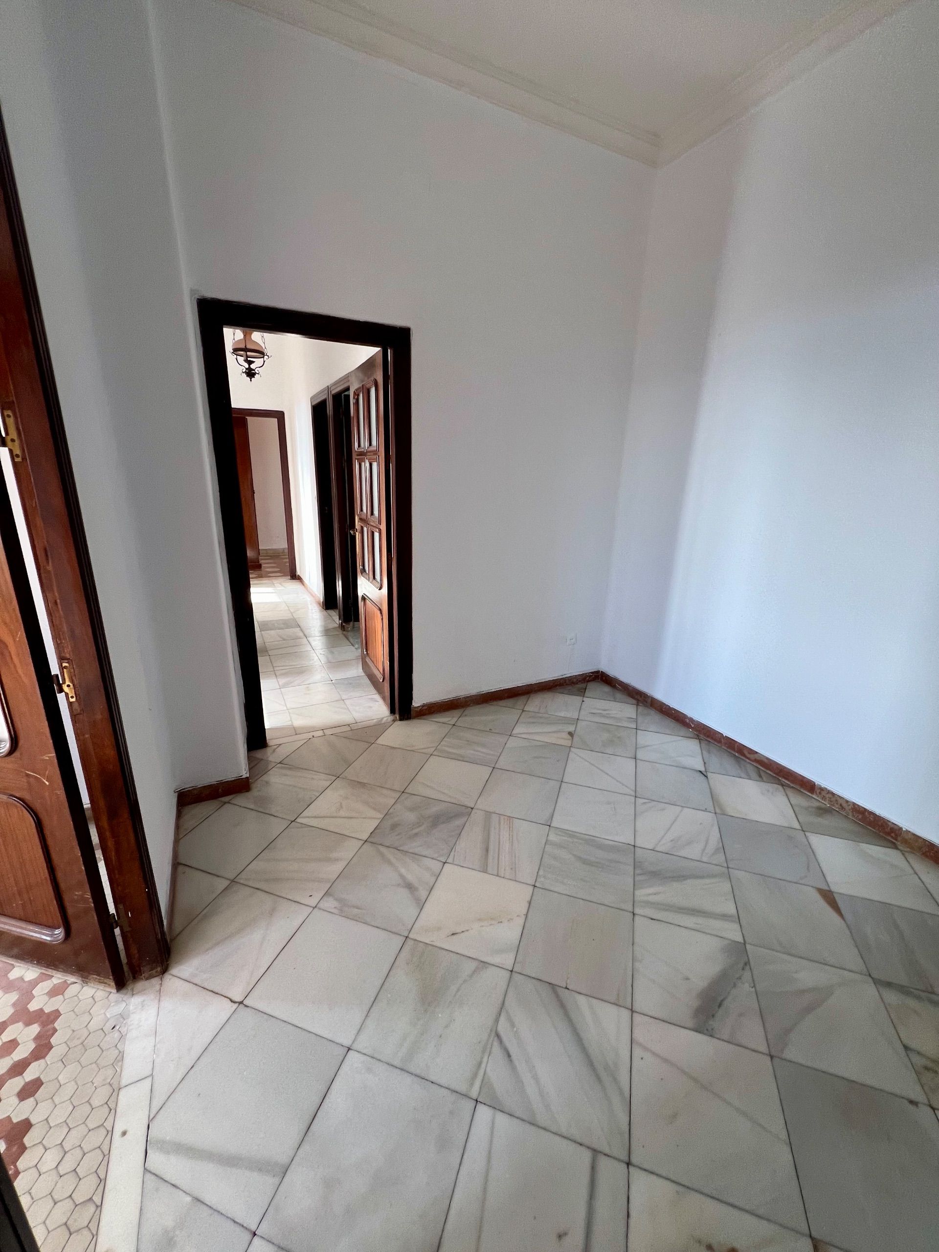 4 Bed, 2 Bath, ApartmentFor Sale, Malaga city, Malaga, 29000