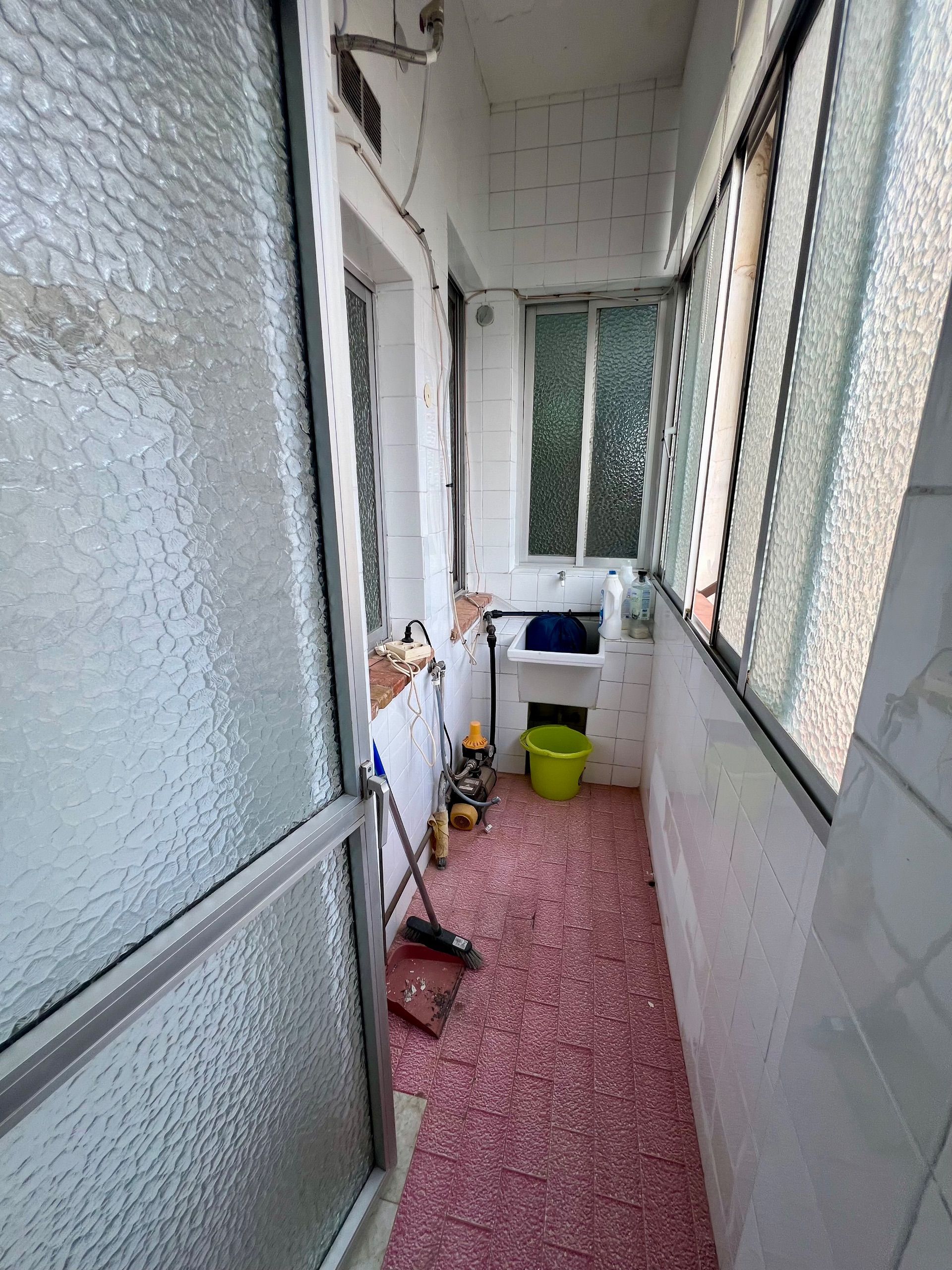 4 Bed, 2 Bath, ApartmentFor Sale, Malaga city, Malaga, 29000