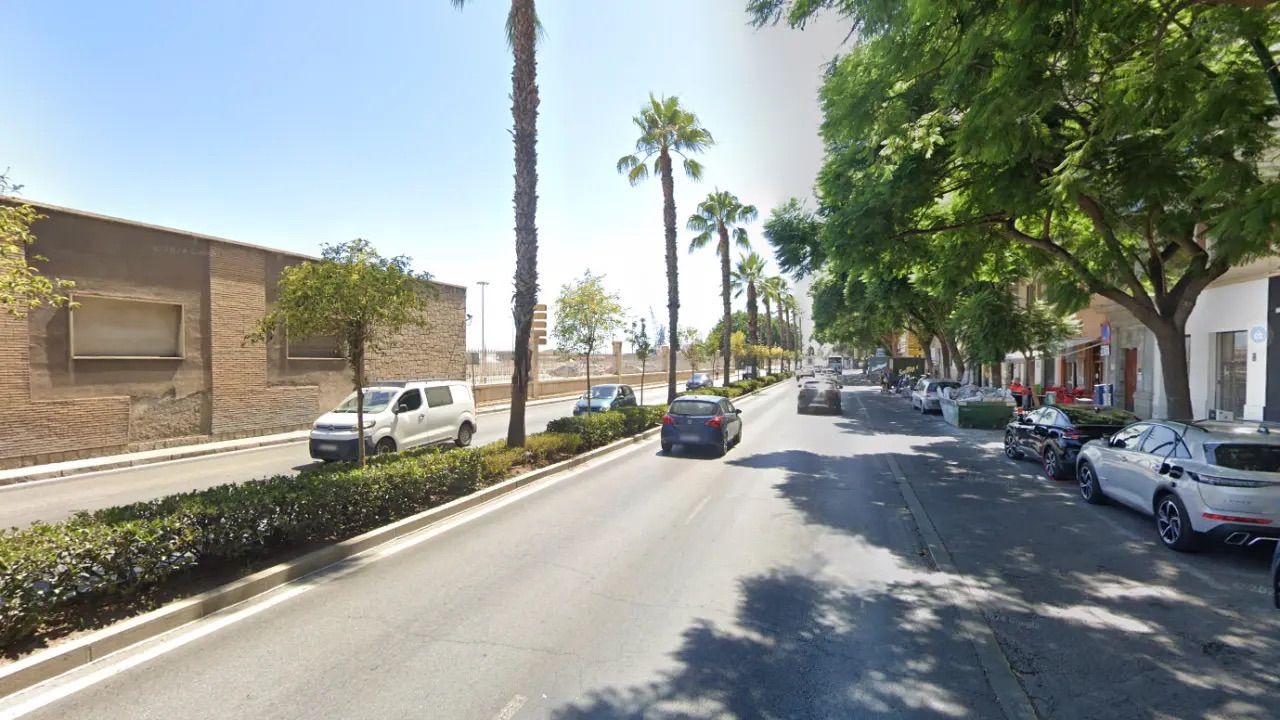 4 Bed, 2 Bath, ApartmentFor Sale, Malaga city, Malaga, 29000