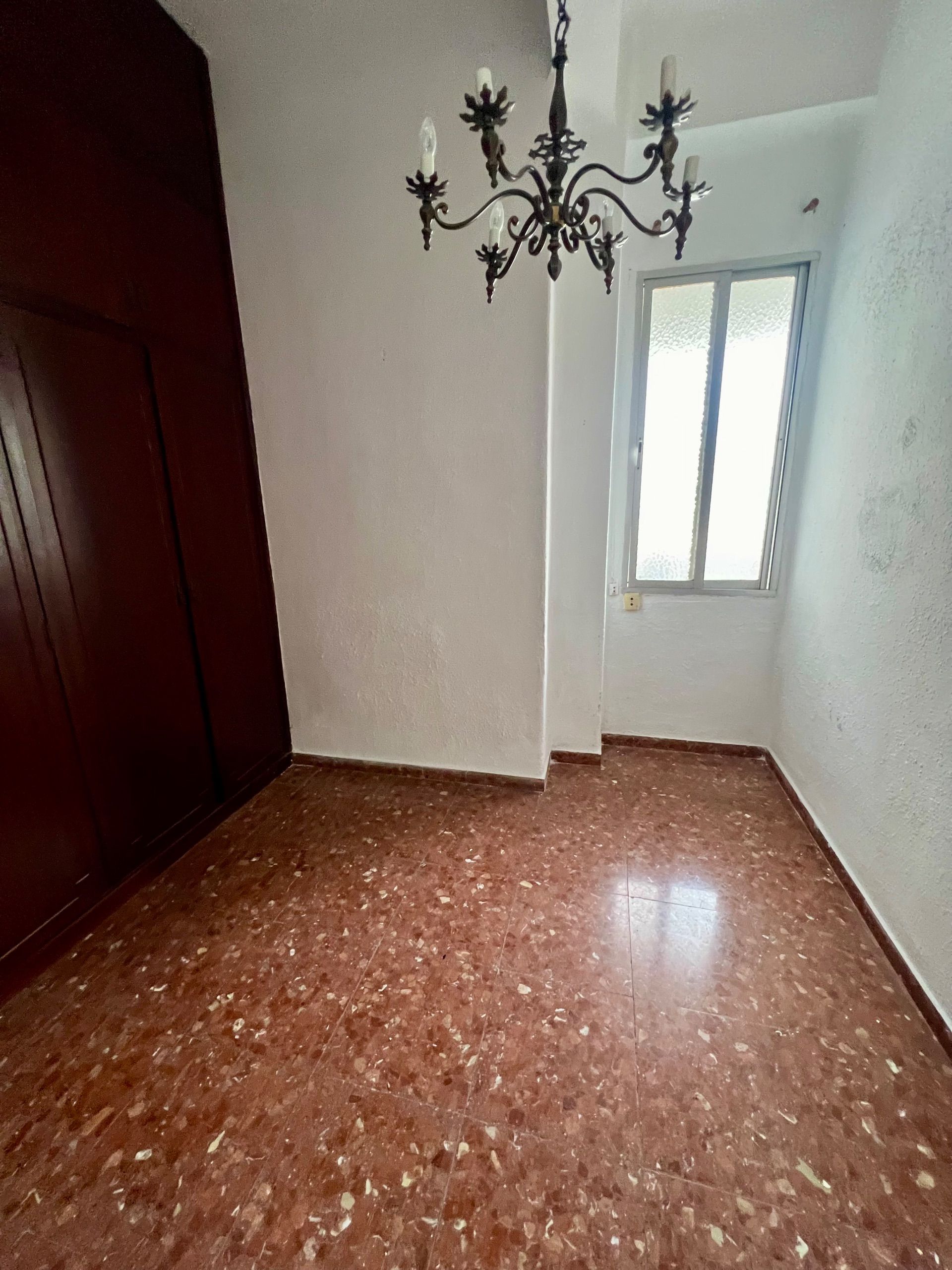 4 Bed, 2 Bath, ApartmentFor Sale, Malaga city, Malaga, 29000