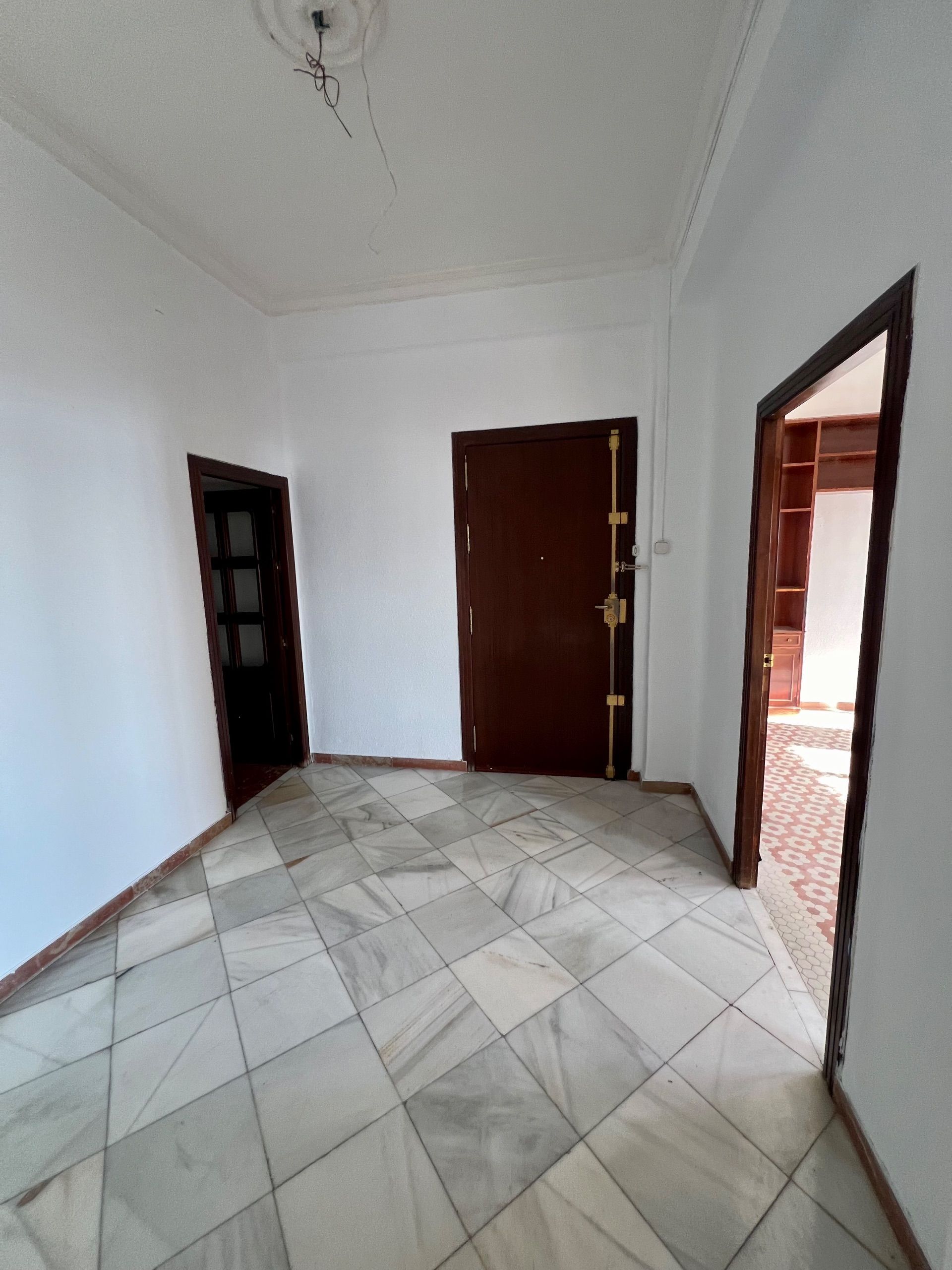 4 Bed, 2 Bath, ApartmentFor Sale, Malaga city, Malaga, 29000
