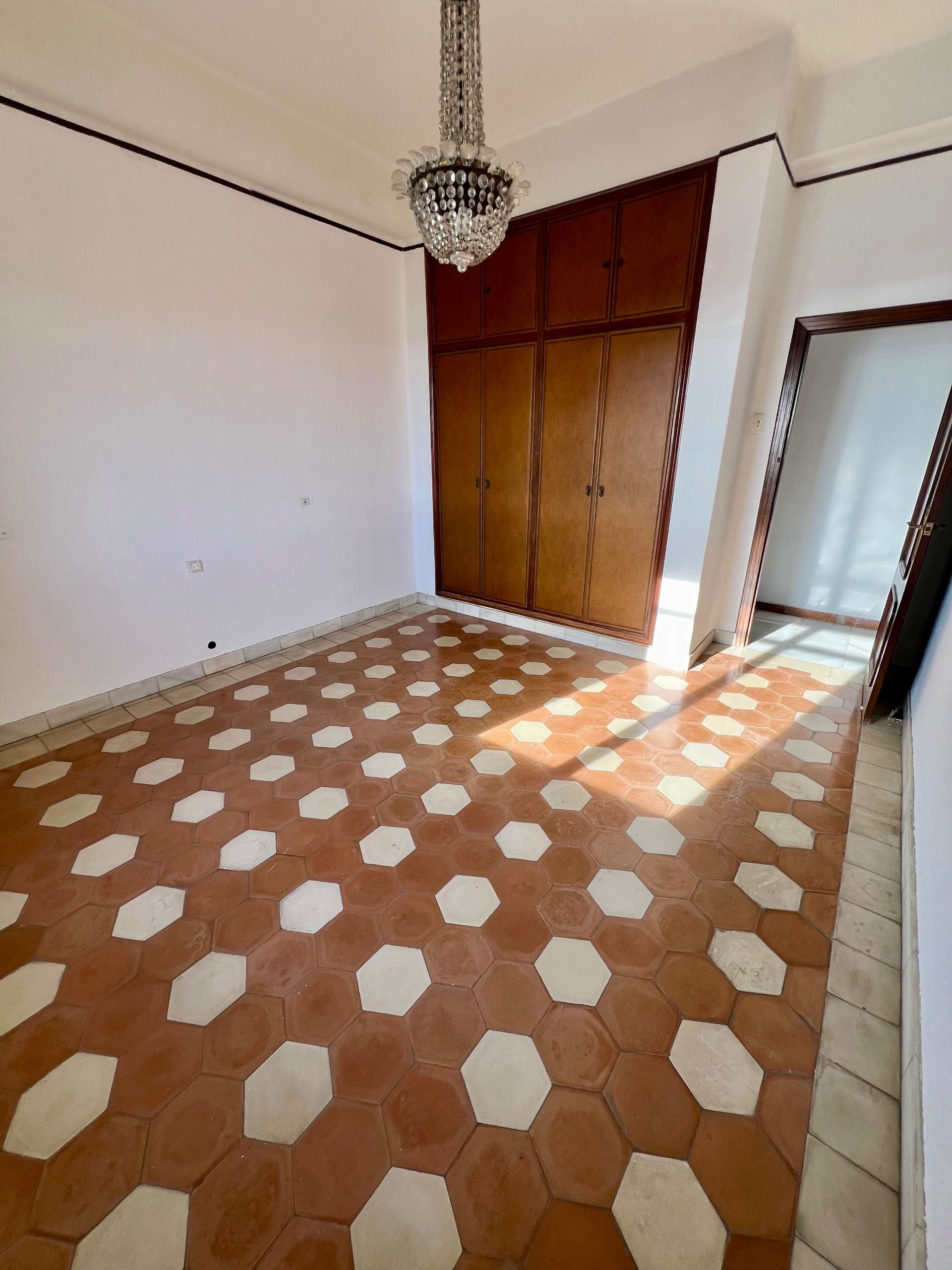4 Bed, 2 Bath, ApartmentFor Sale, Malaga city, Malaga, 29000