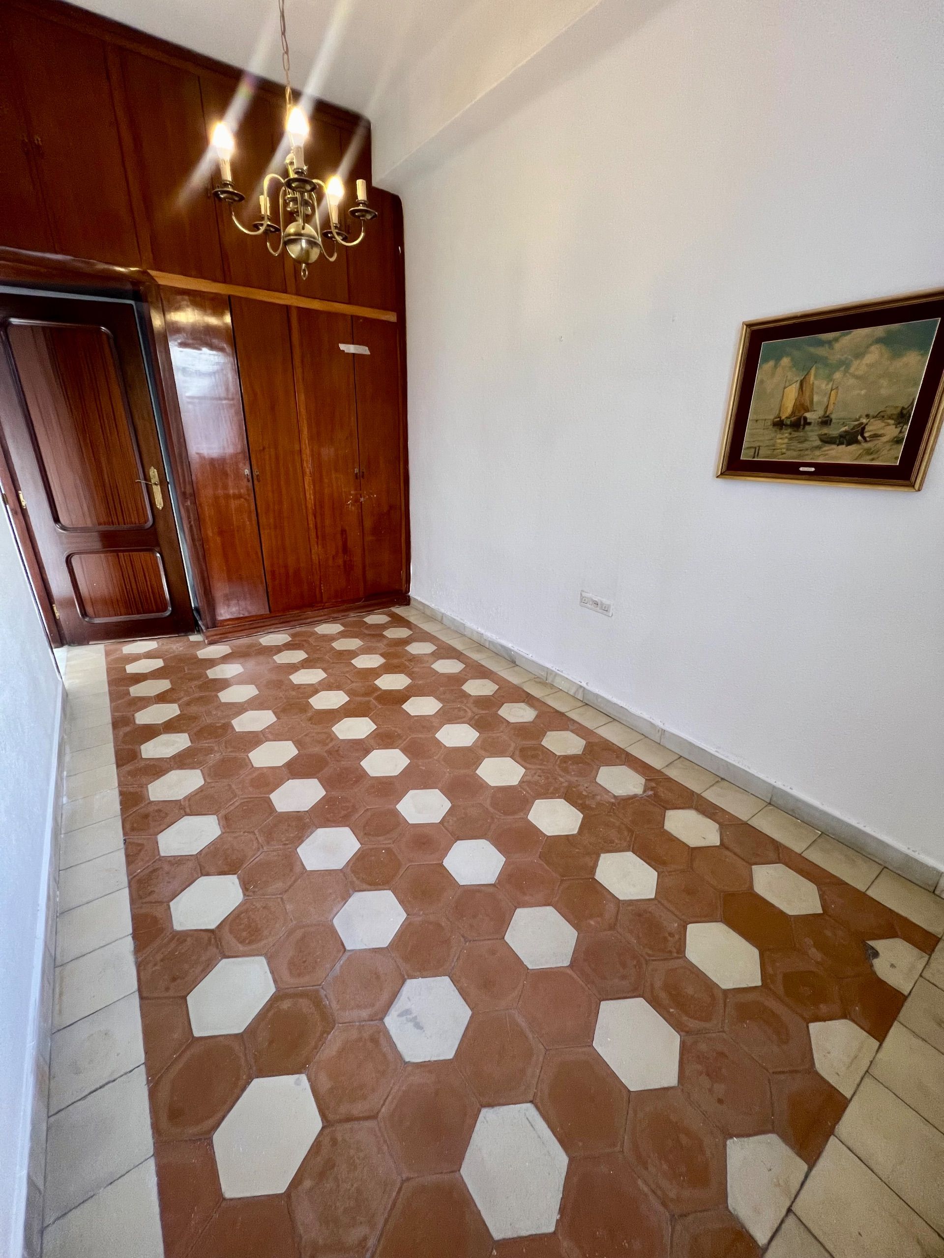 4 Bed, 2 Bath, ApartmentFor Sale, Malaga city, Malaga, 29000