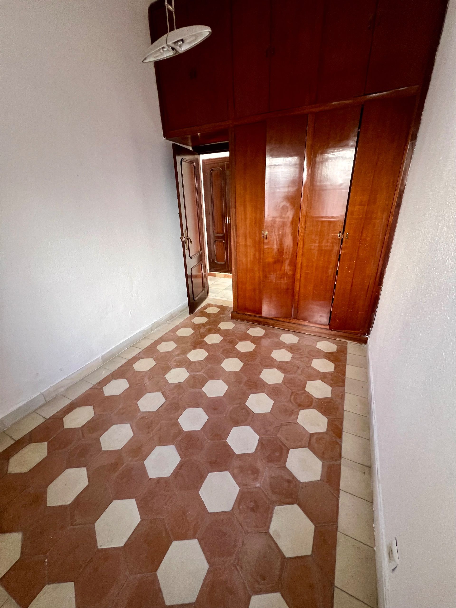 4 Bed, 2 Bath, ApartmentFor Sale, Malaga city, Malaga, 29000