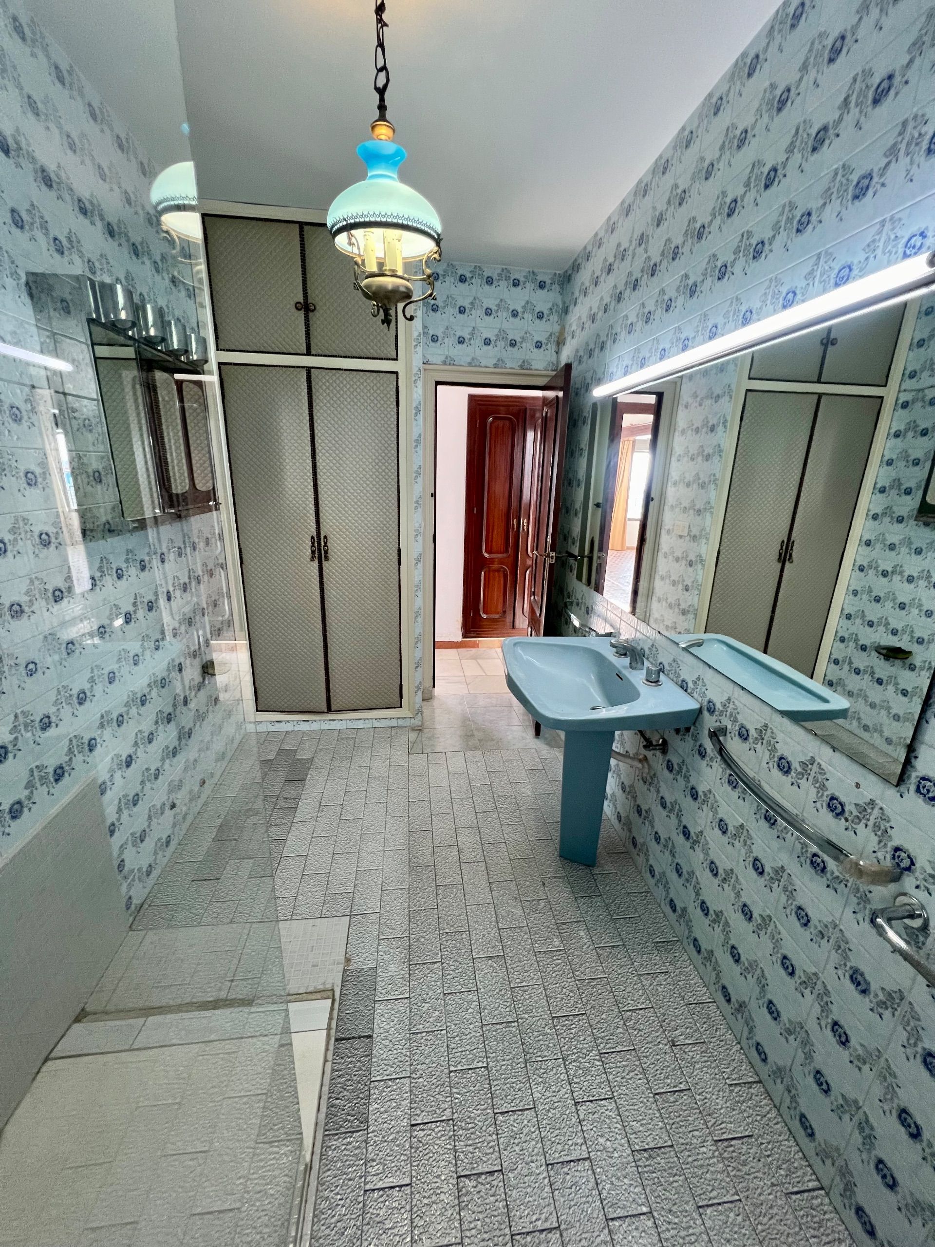 4 Bed, 2 Bath, ApartmentFor Sale, Malaga city, Malaga, 29000