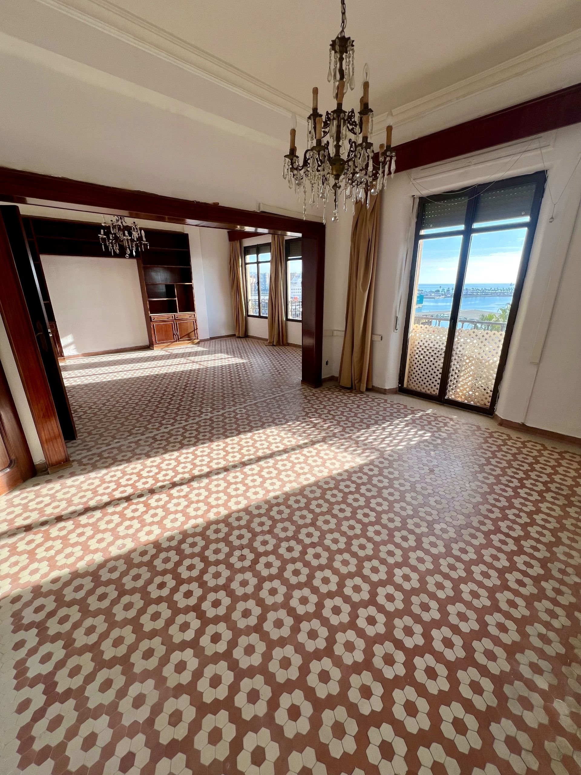 4 Bed, 2 Bath, ApartmentFor Sale, Malaga city, Malaga, 29000