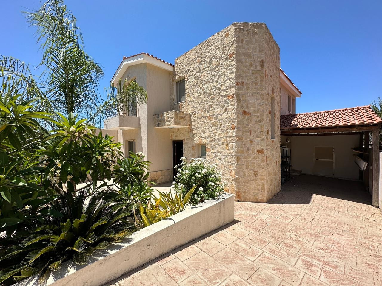 4 Bed, 2 Bath, HouseFor Sale, Konia, Paphos