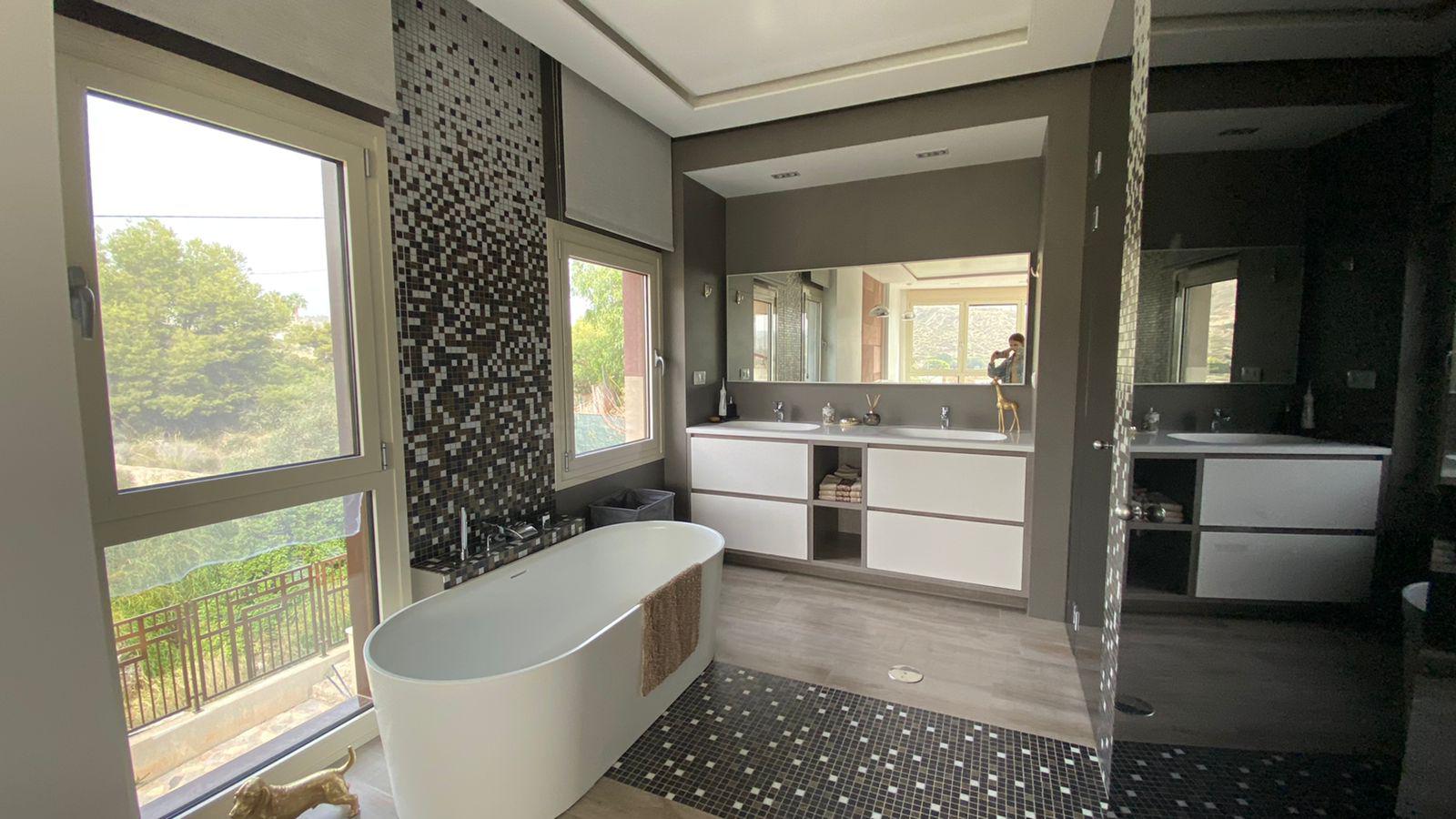 3 Bed, 4 Bath, HouseFor Sale, El Campello, Alicante