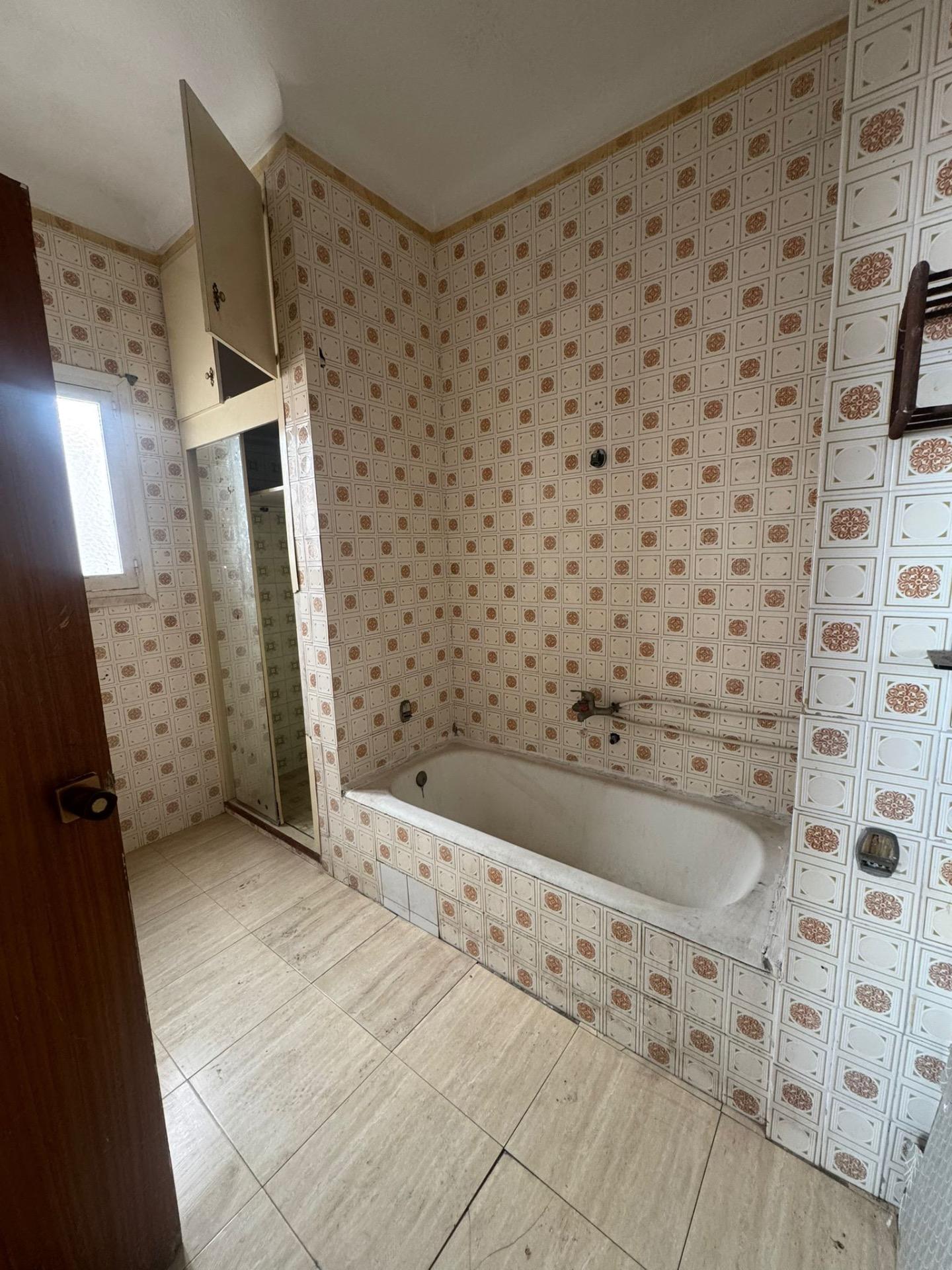 5 Bed, 2 Bath, ApartmentFor Sale, Guardamar Del Segura, Alicante