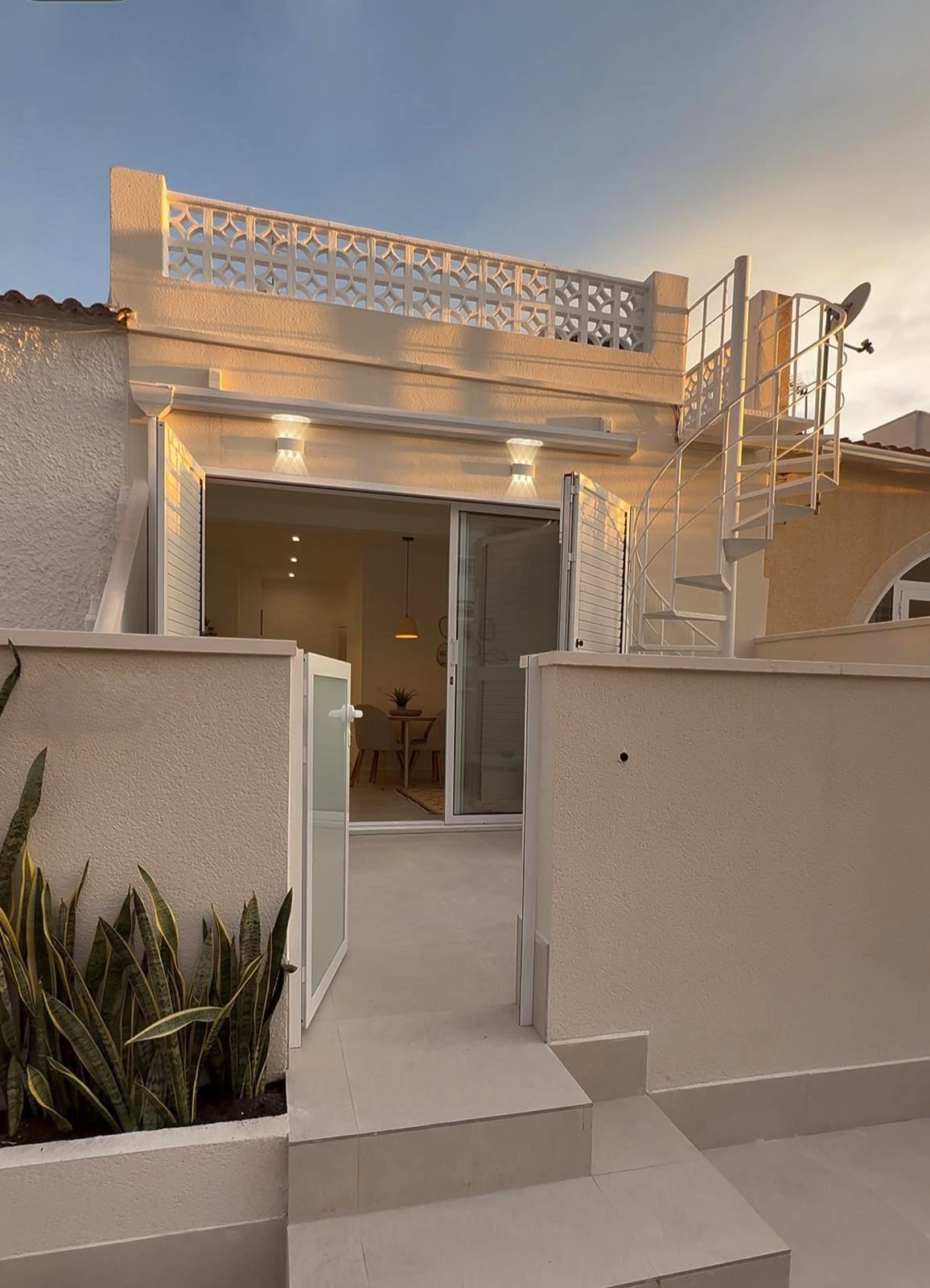 2 Bed, 1 Bath, HouseFor Sale, Torrevieja, Alicante