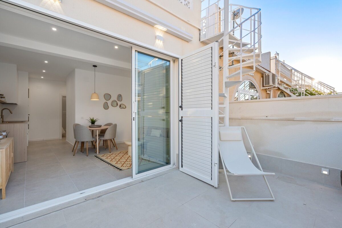 2 Bed, 1 Bath, HouseFor Sale, Torrevieja, Alicante