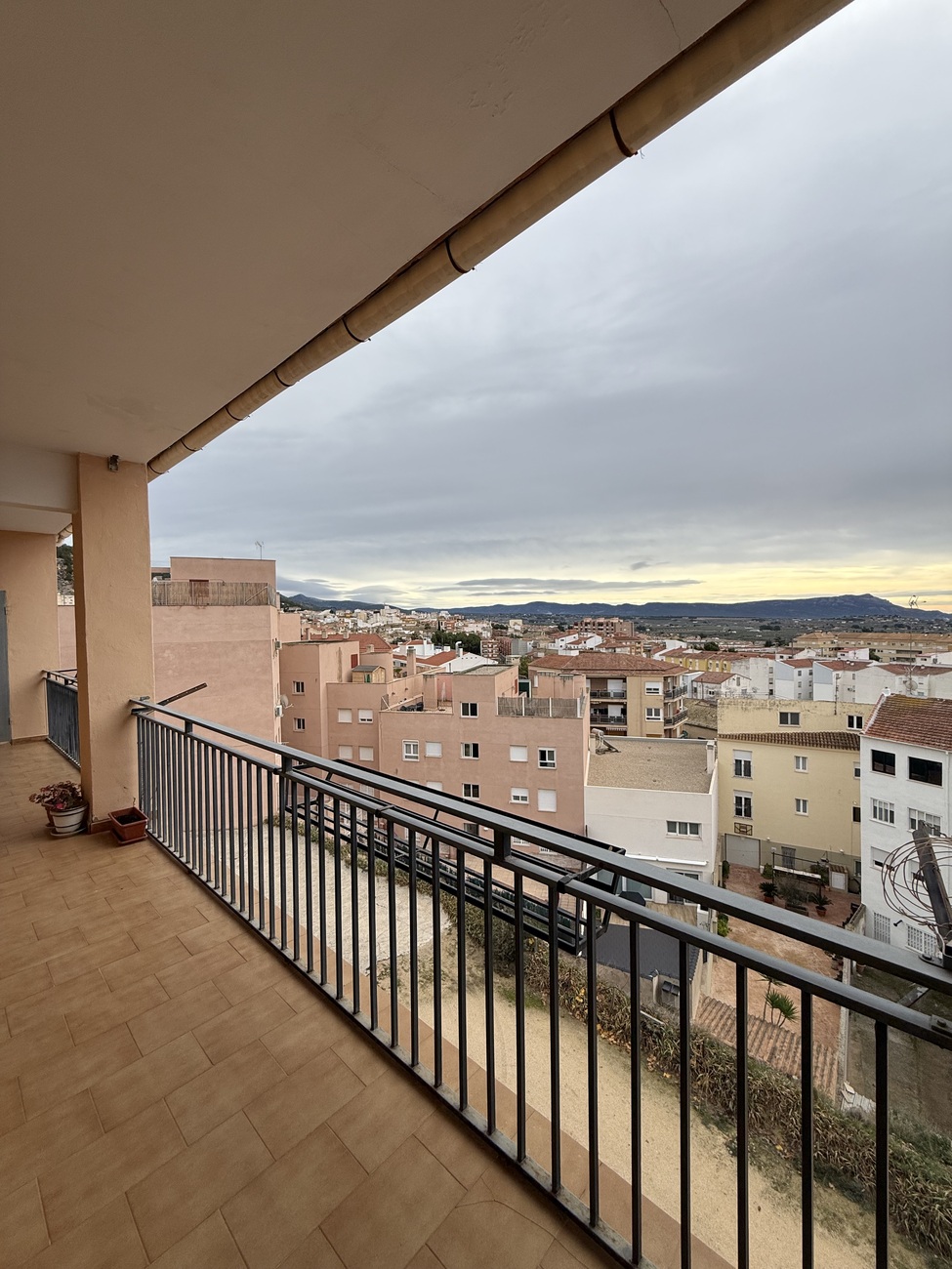5 Bed, 2 Bath, ApartmentFor Sale, Onil, Alicante