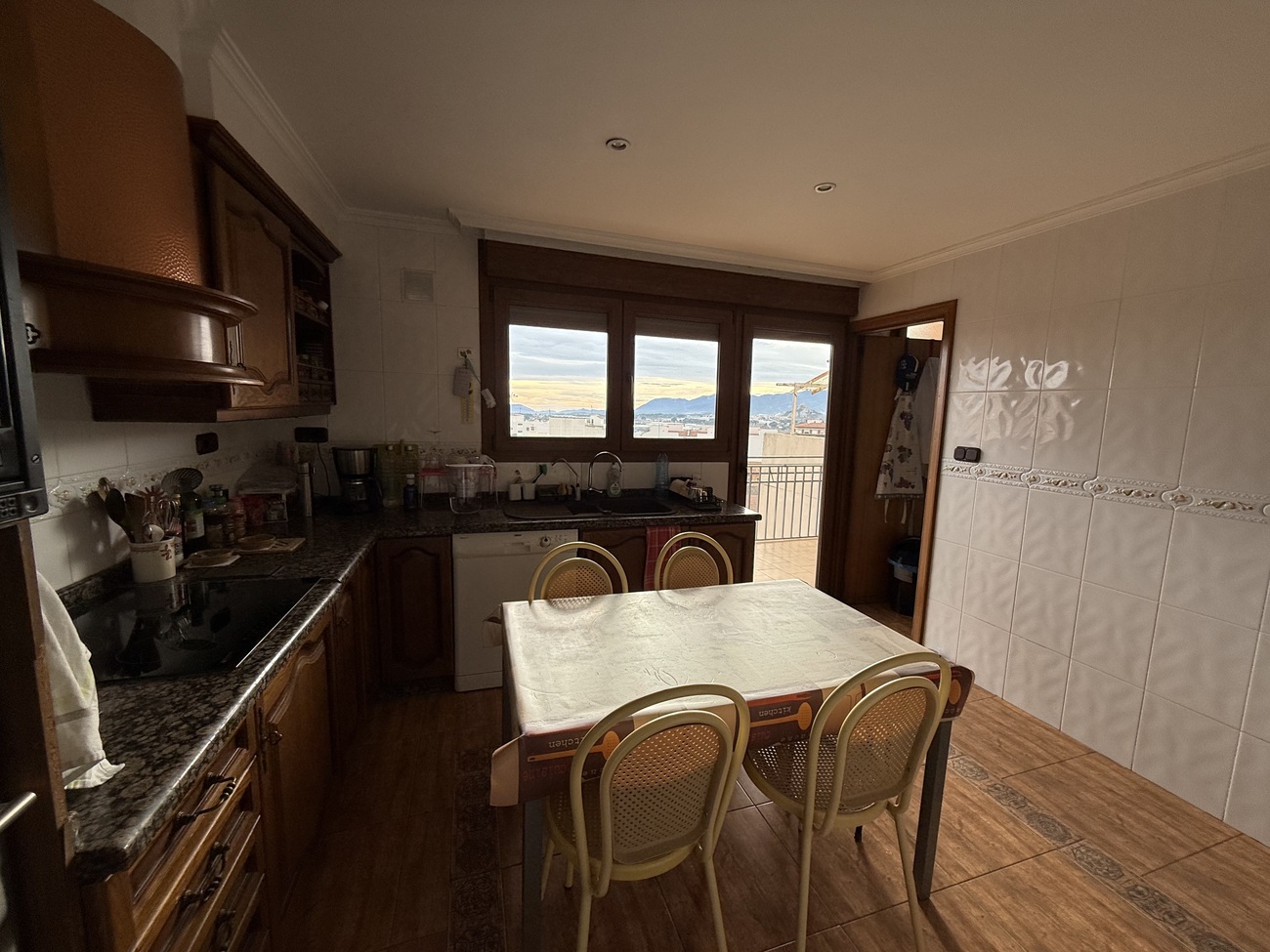 5 Bed, 2 Bath, ApartmentFor Sale, Onil, Alicante