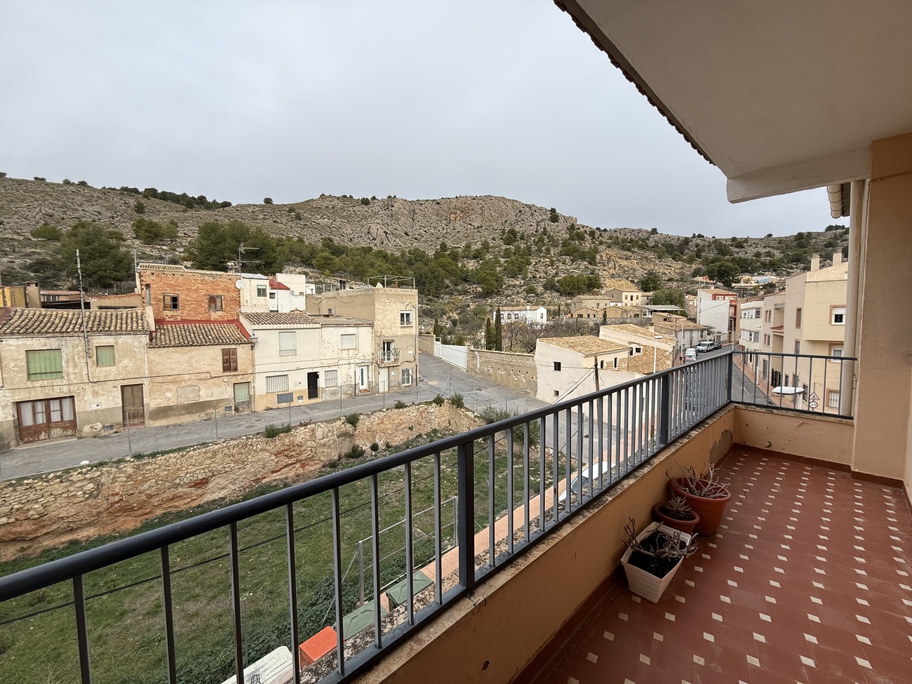 5 Bed, 2 Bath, ApartmentFor Sale, Onil, Alicante
