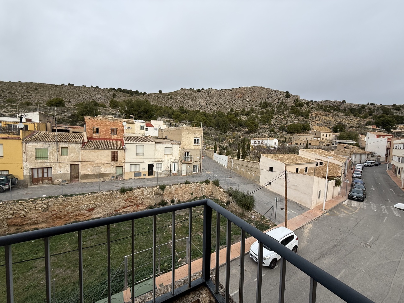 5 Bed, 2 Bath, ApartmentFor Sale, Onil, Alicante