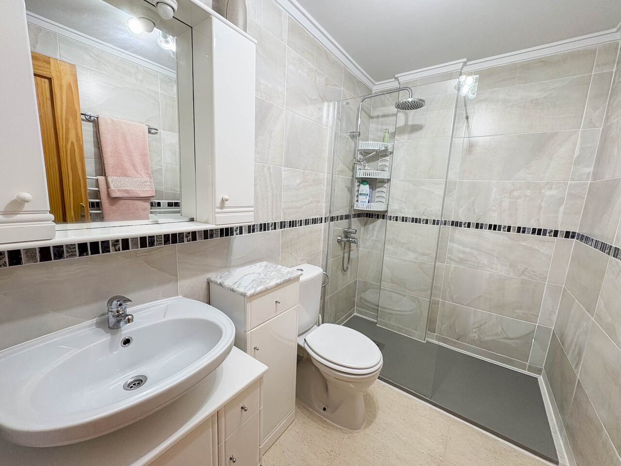 2 Bed, 1 Bath, ApartmentFor Sale, Los Balcones, Alicante