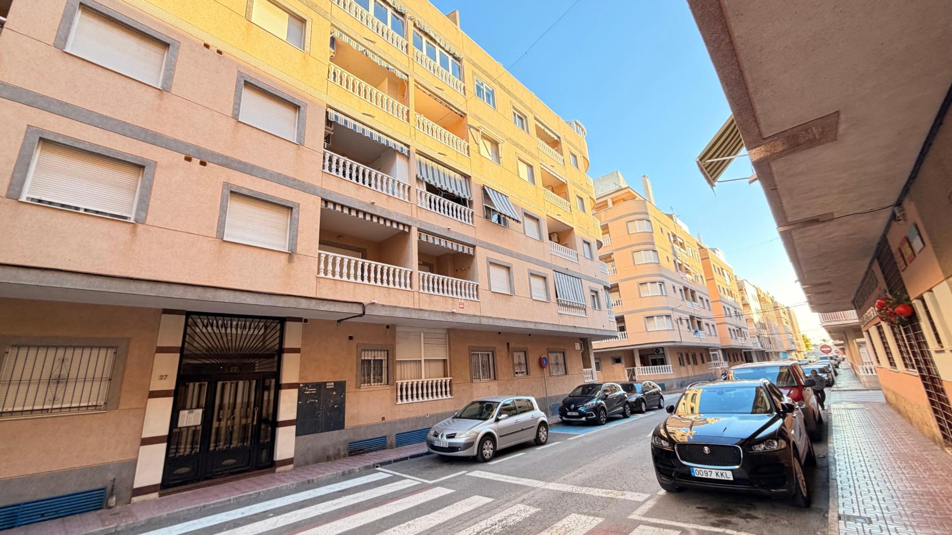 3 Bed, 2 Bath, ApartmentFor Sale, Torrevieja, Alicante