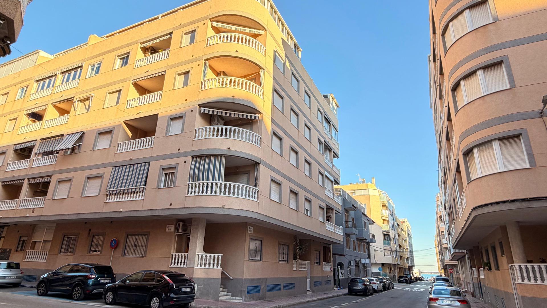 3 Bed, 2 Bath, ApartmentFor Sale, Torrevieja, Alicante