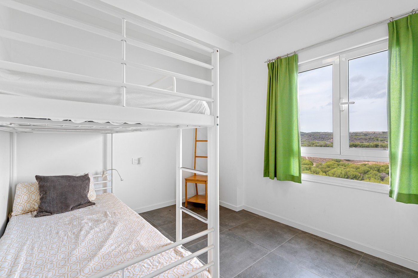 3 Bed, 2 Bath, ApartmentFor Sale, Alicante, Alicante