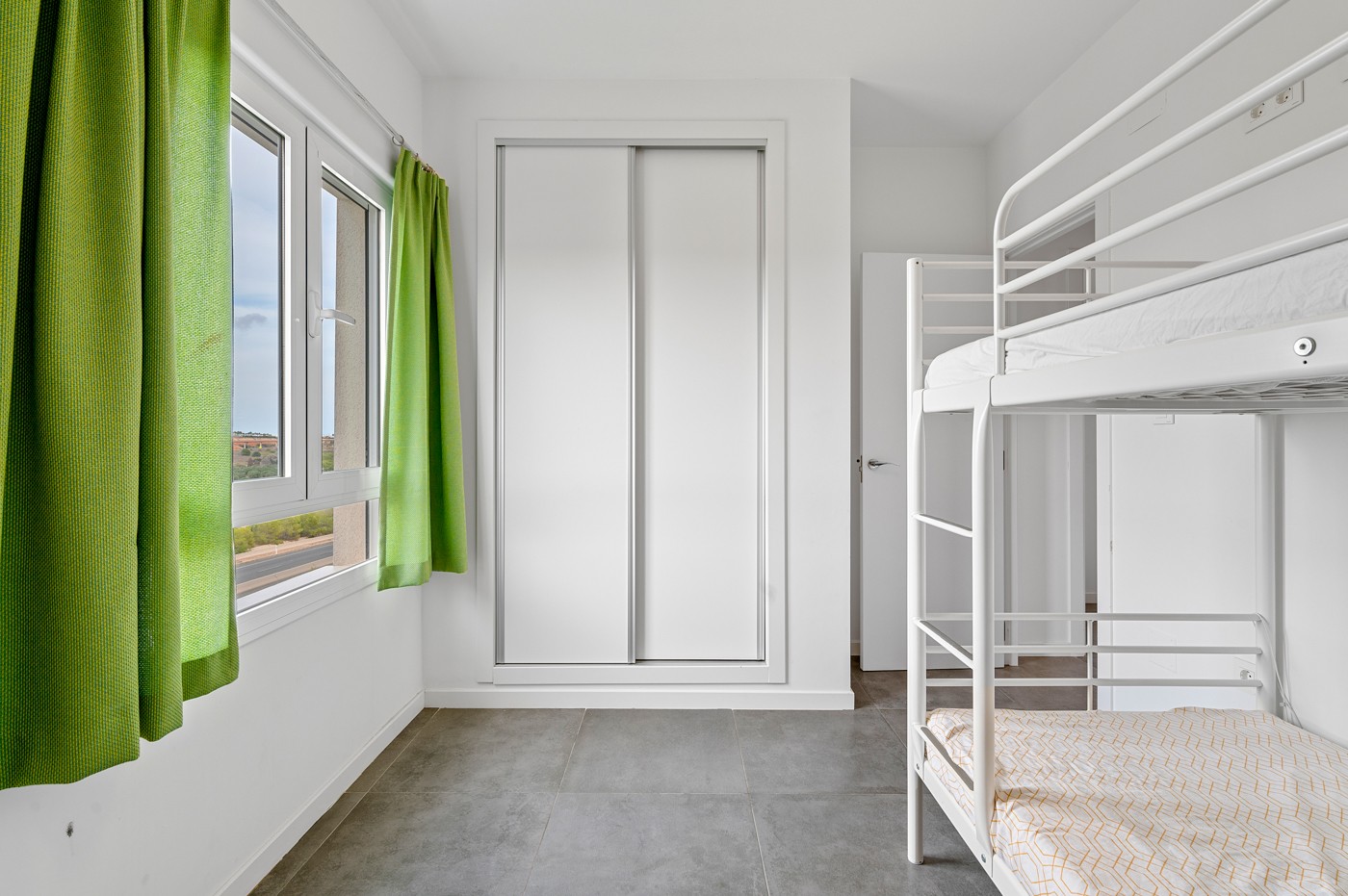 3 Bed, 2 Bath, ApartmentFor Sale, Alicante, Alicante