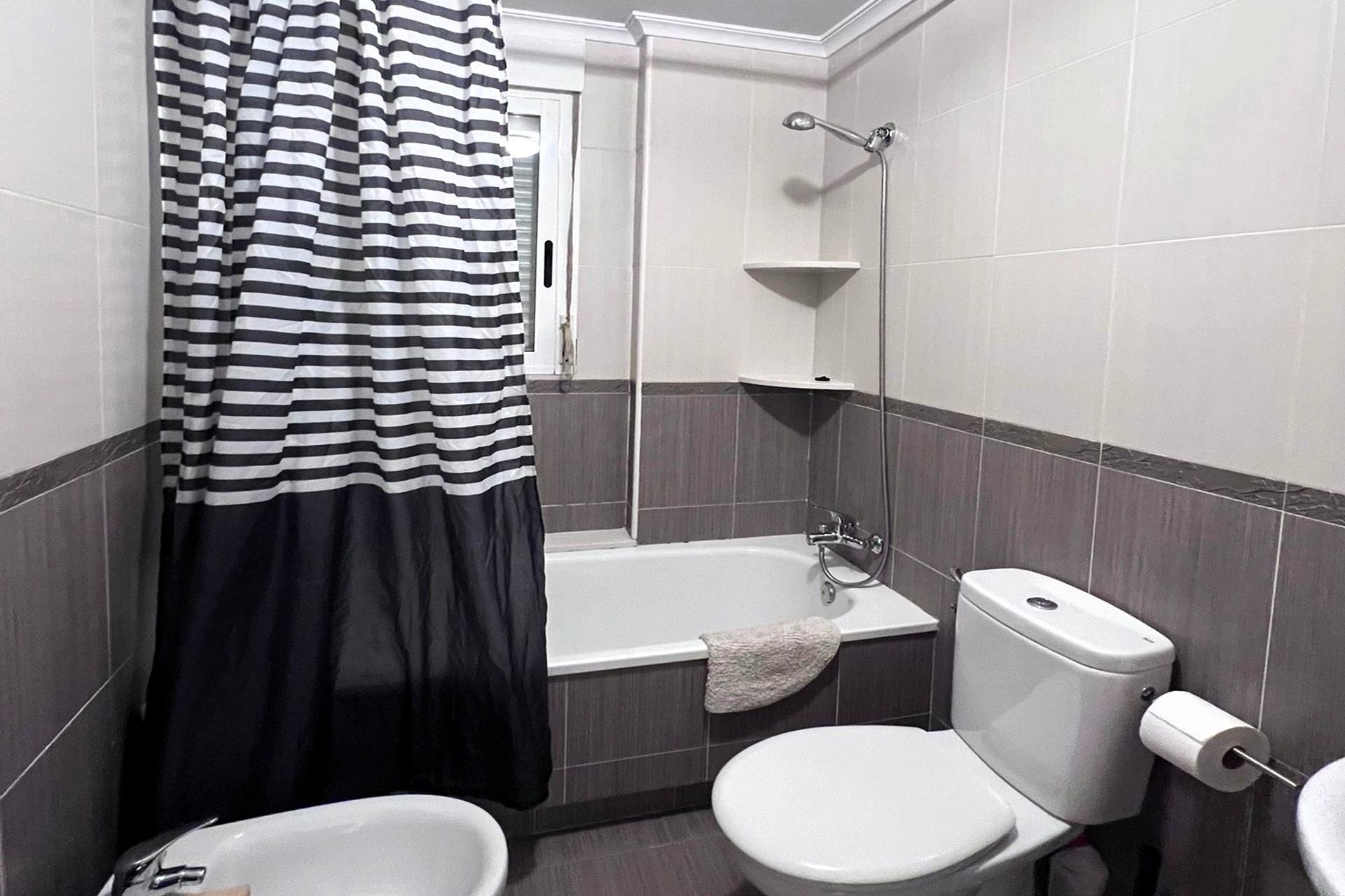 2 Bed, 1 Bath, ApartmentFor Sale, Torrevieja, Alicante