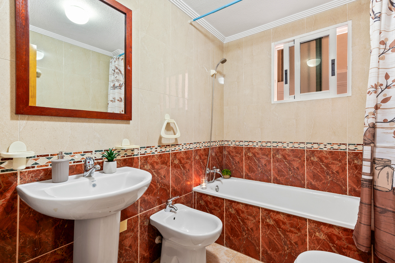 2 Bed, 1 Bath, ApartmentFor Sale, Torrevieja, Alicante