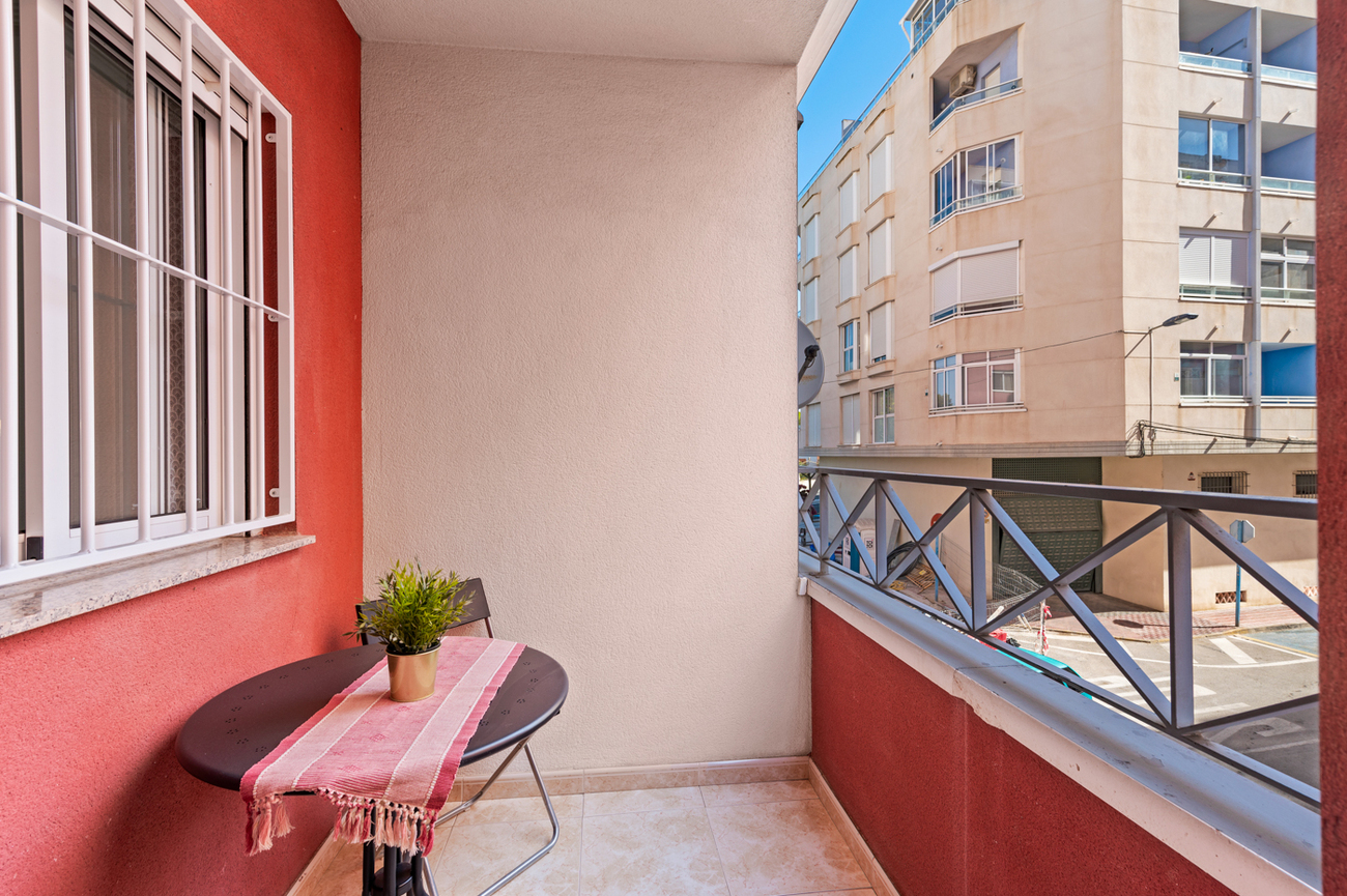 2 Bed, 1 Bath, ApartmentFor Sale, Torrevieja, Alicante