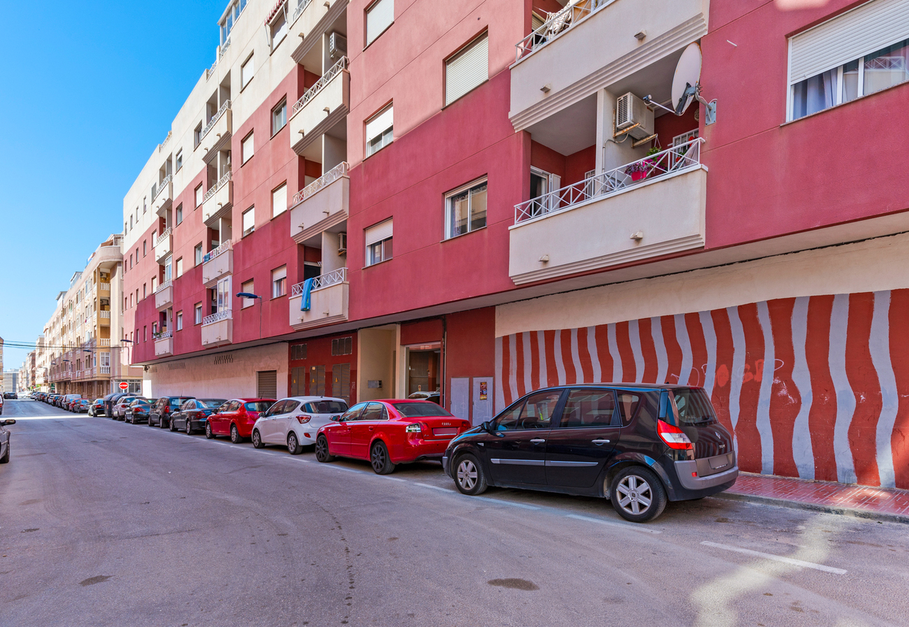 2 Bed, 1 Bath, ApartmentFor Sale, Torrevieja, Alicante