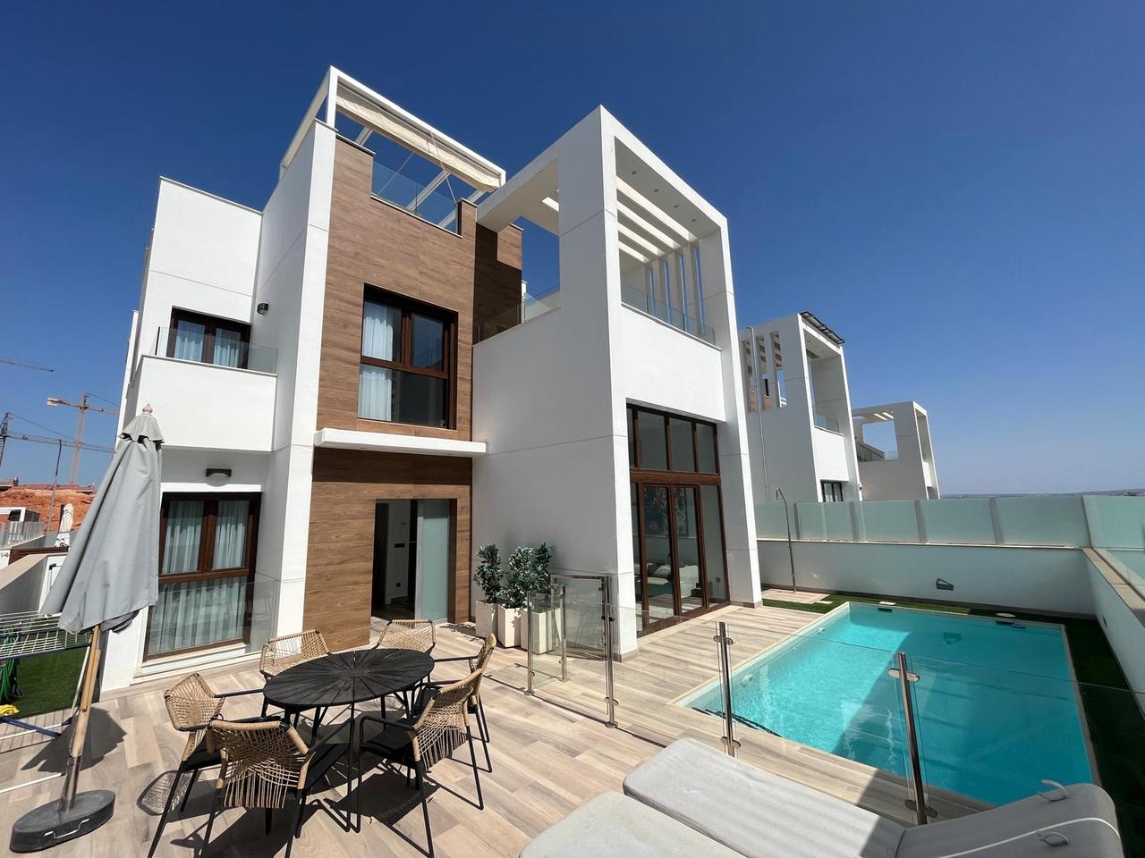 3 Bed, 4 Bath, HouseFor Sale, Los Balcones, Alicante
