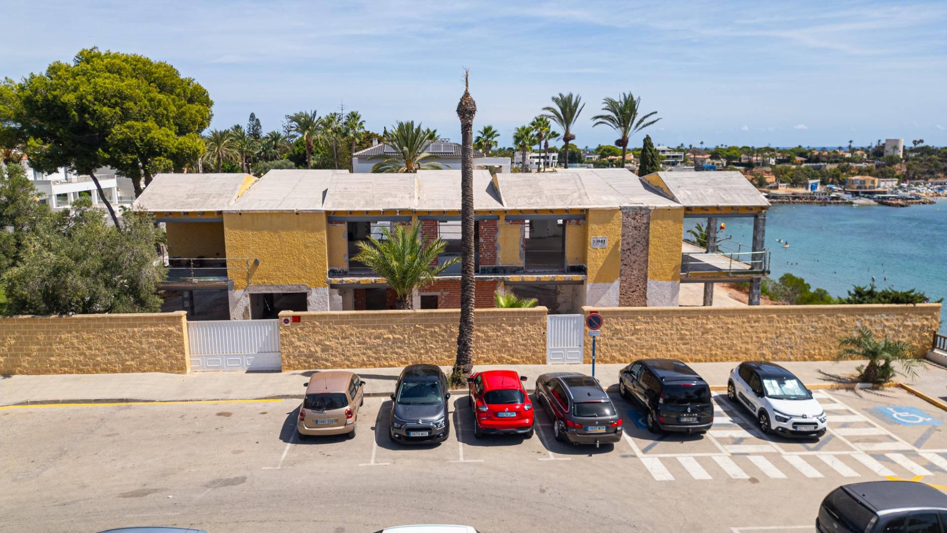 8 Bed, 4 Bath, HouseFor Sale, Cabo Roig, Alicante