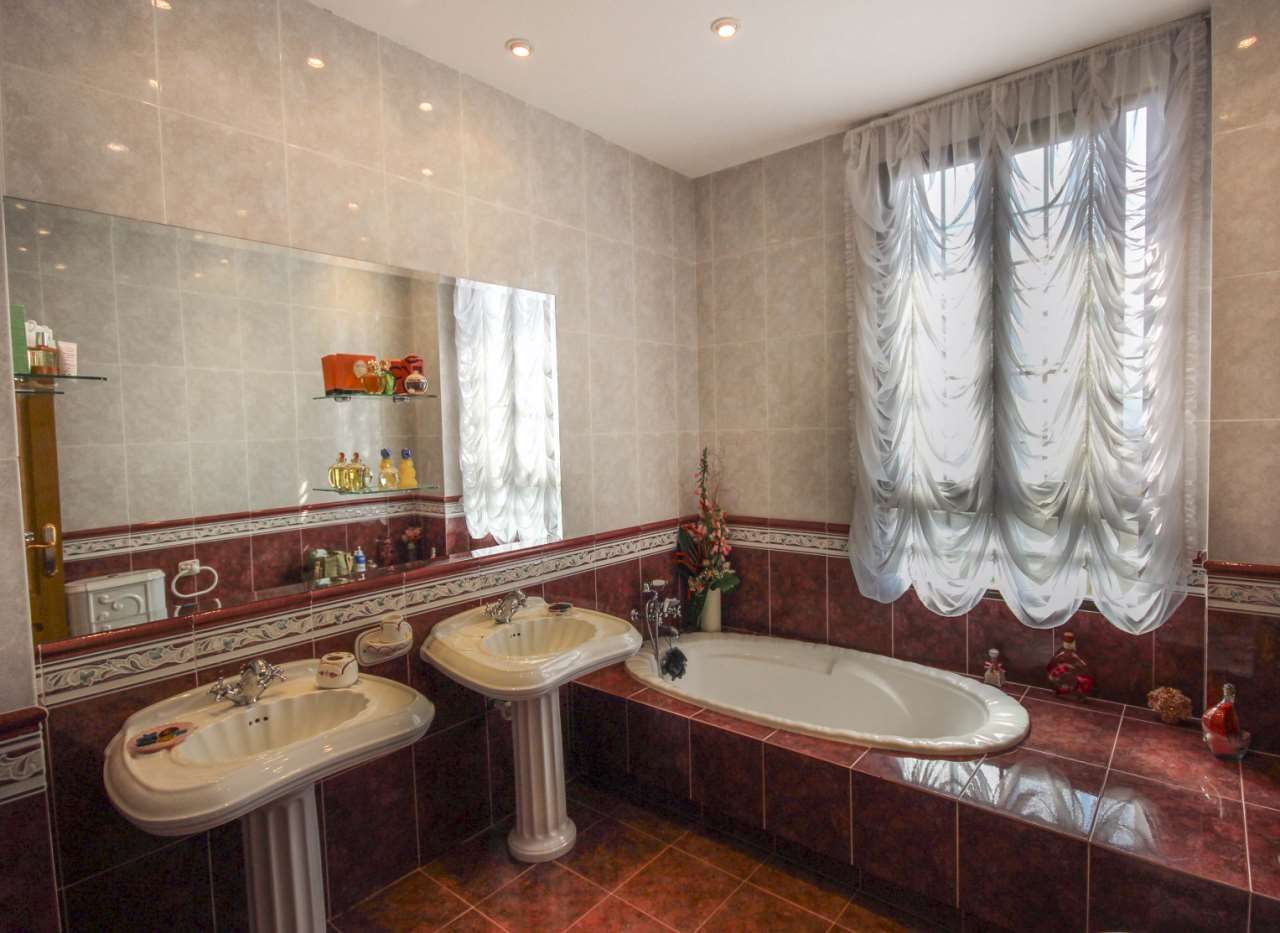 5 Bed, 4 Bath, HouseFor Sale, Benidorm, Alicante