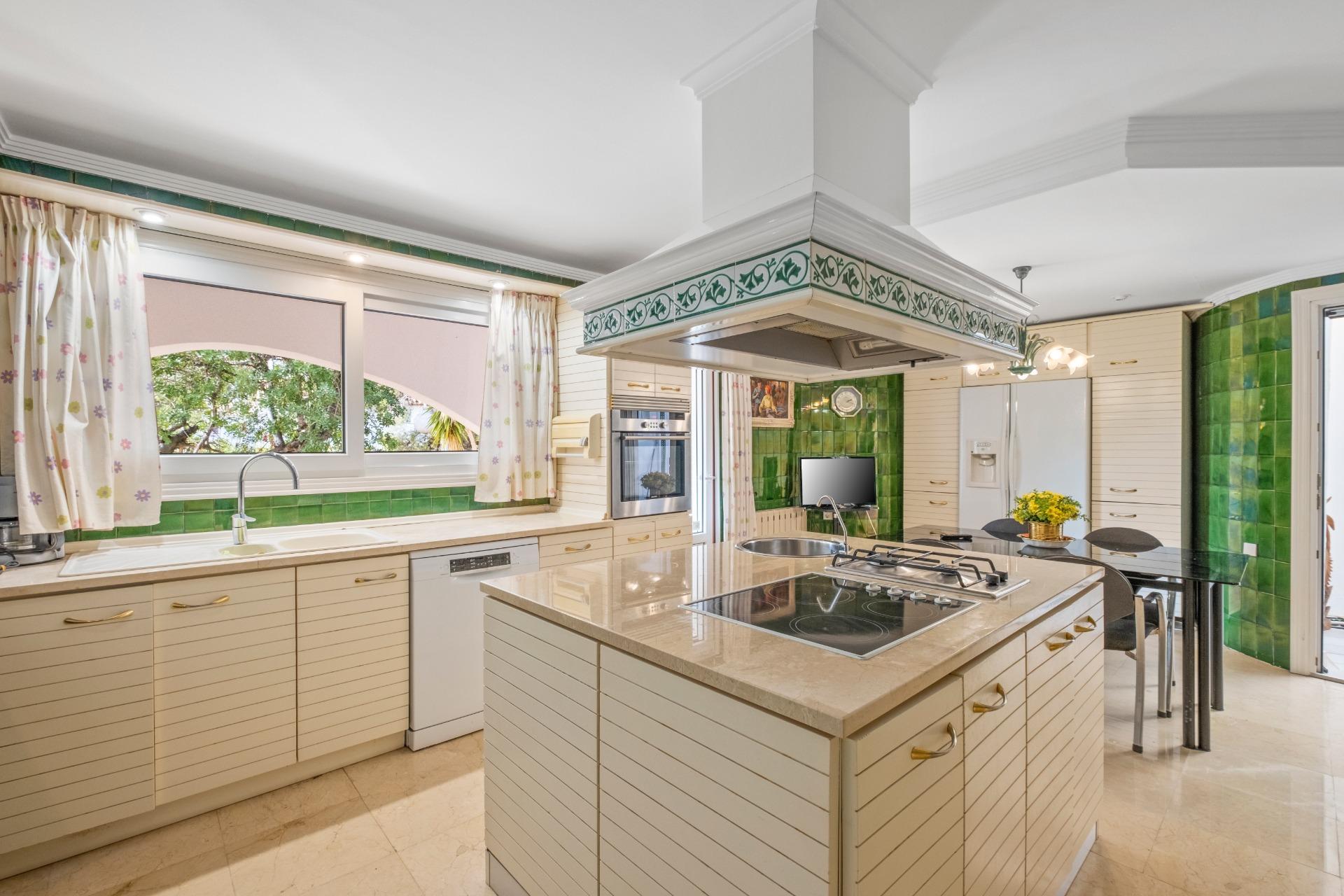 5 Bed, 4 Bath, HouseFor Sale, Altea, Alicante