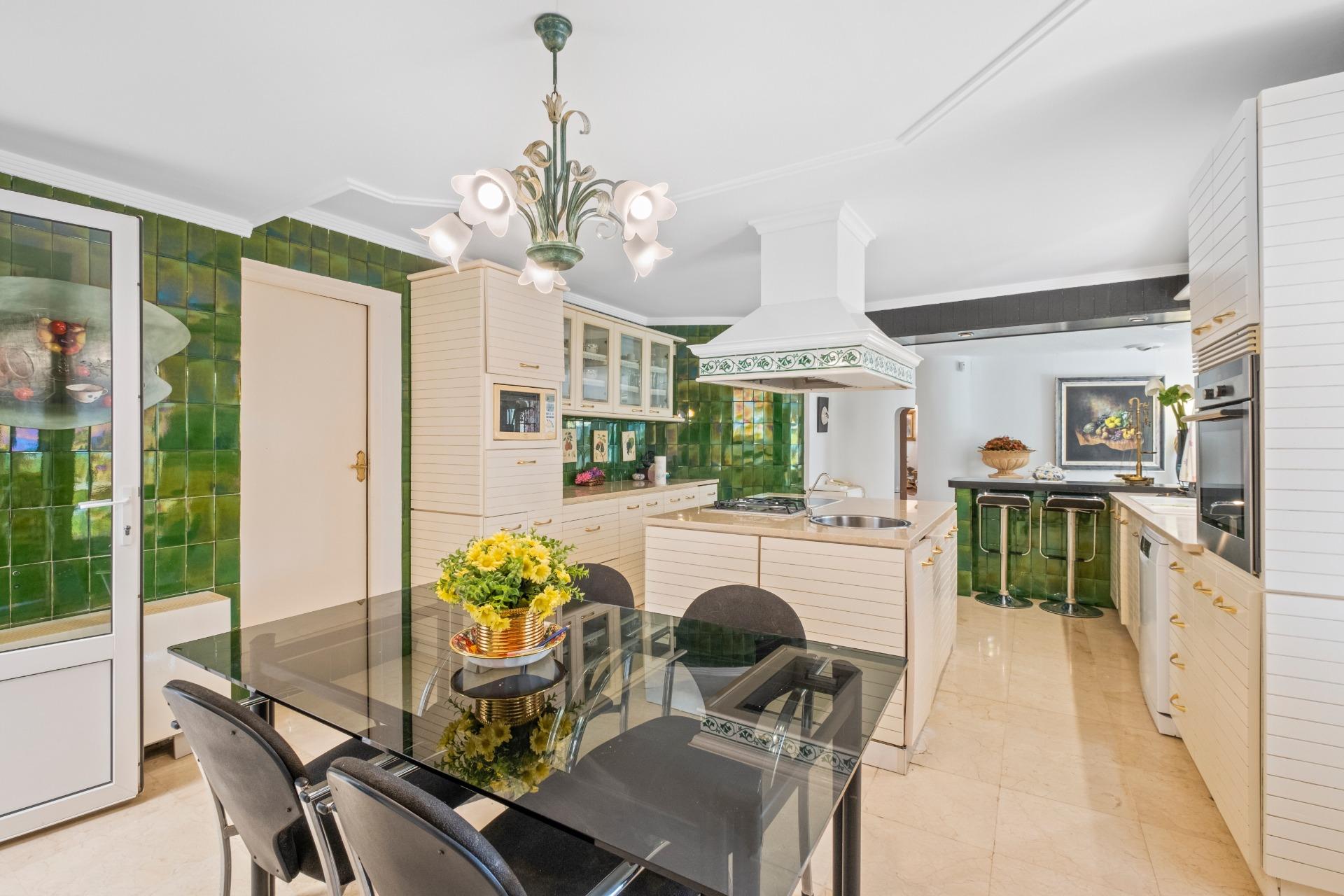 5 Bed, 4 Bath, HouseFor Sale, Altea, Alicante