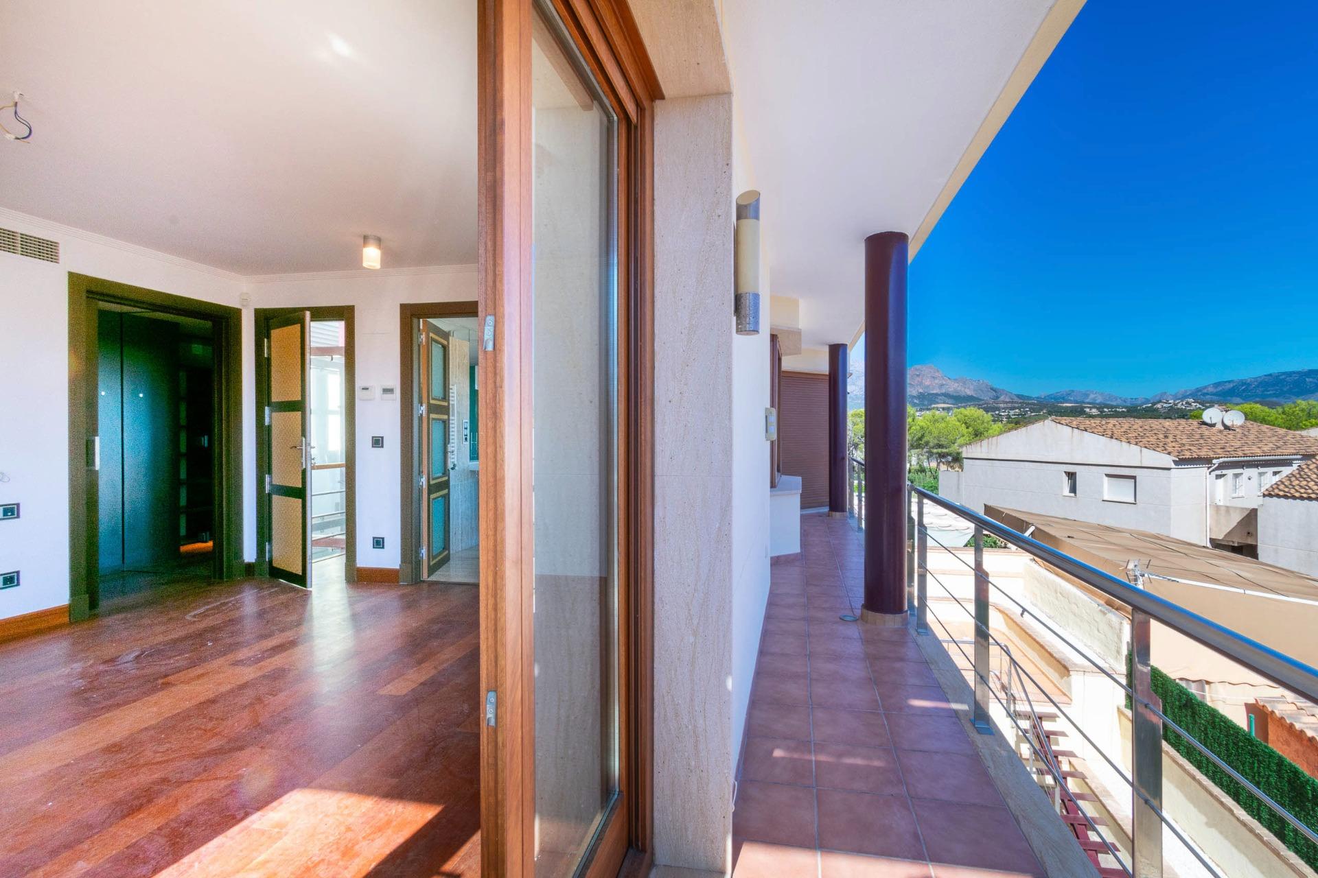 4 Bed, 2 Bath, HouseFor Sale, Alfas del Pi, Alicante