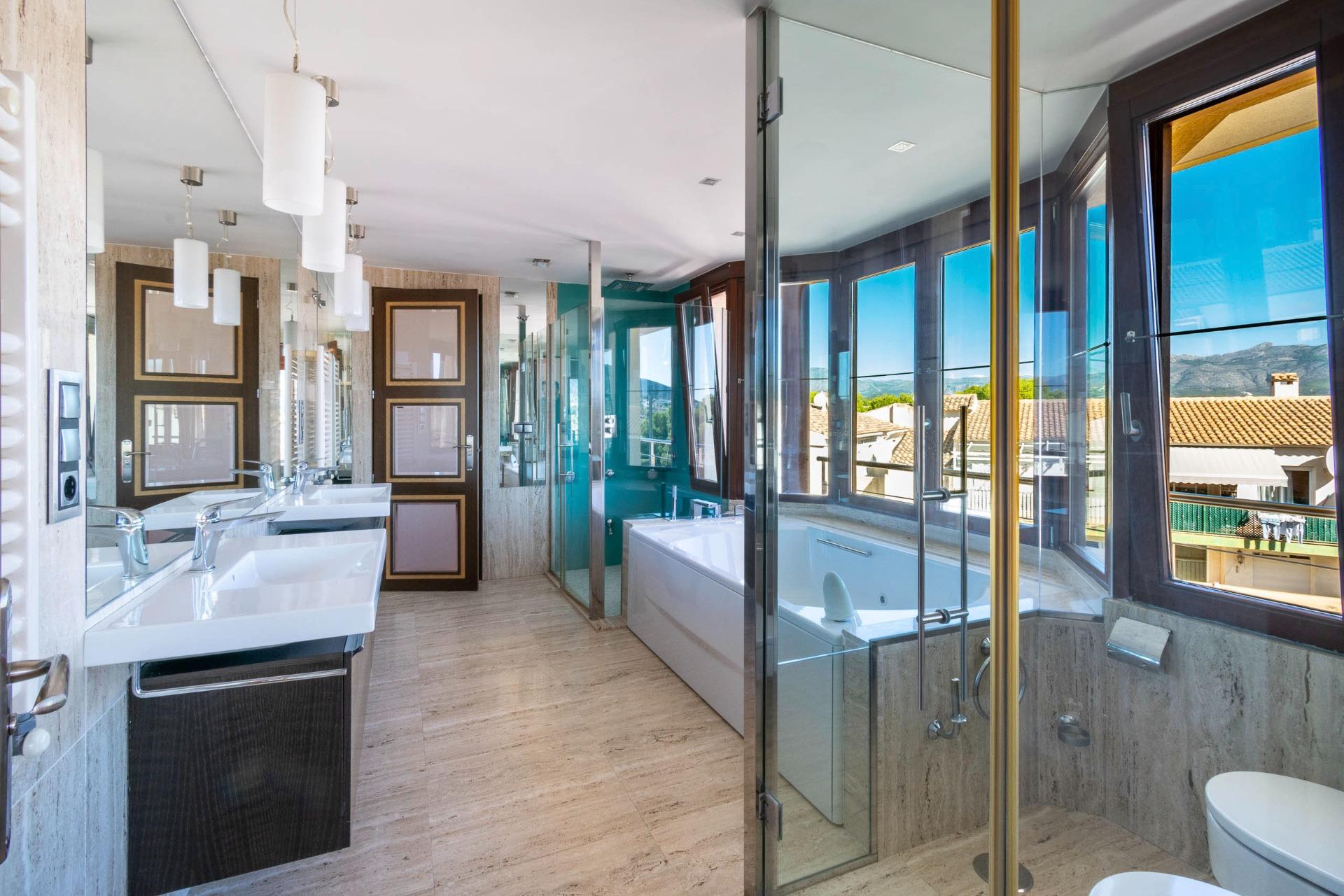 4 Bed, 2 Bath, HouseFor Sale, Alfas del Pi, Alicante