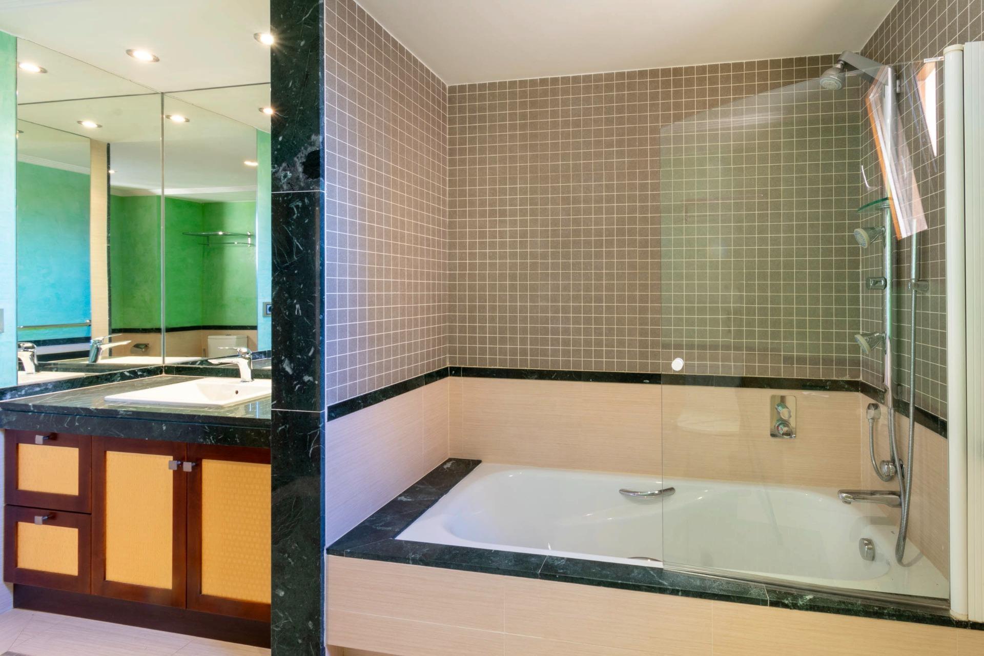 4 Bed, 2 Bath, HouseFor Sale, Alfas del Pi, Alicante