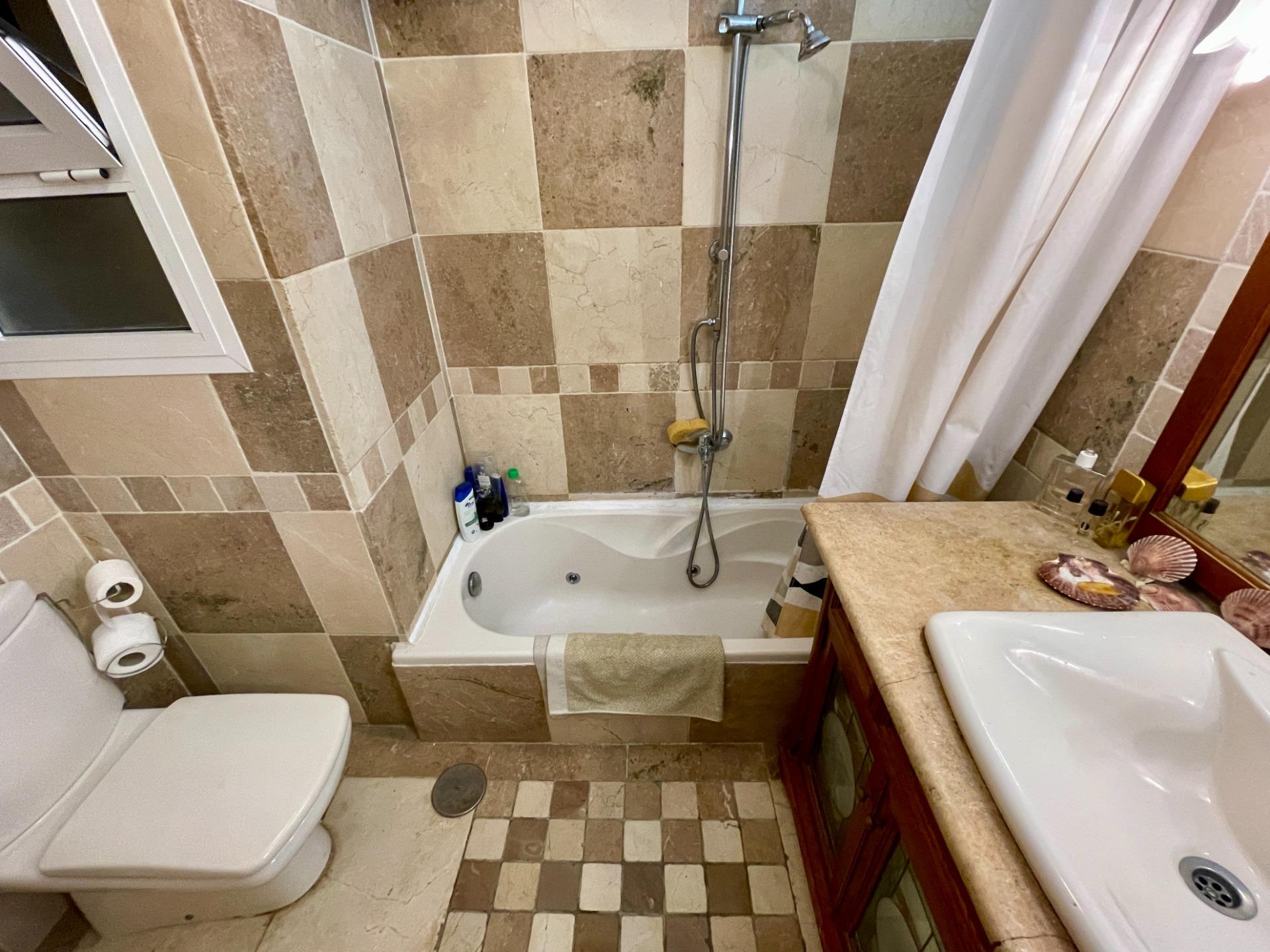 3 Bed, 2 Bath, ApartmentFor Sale, Alicante, Alicante