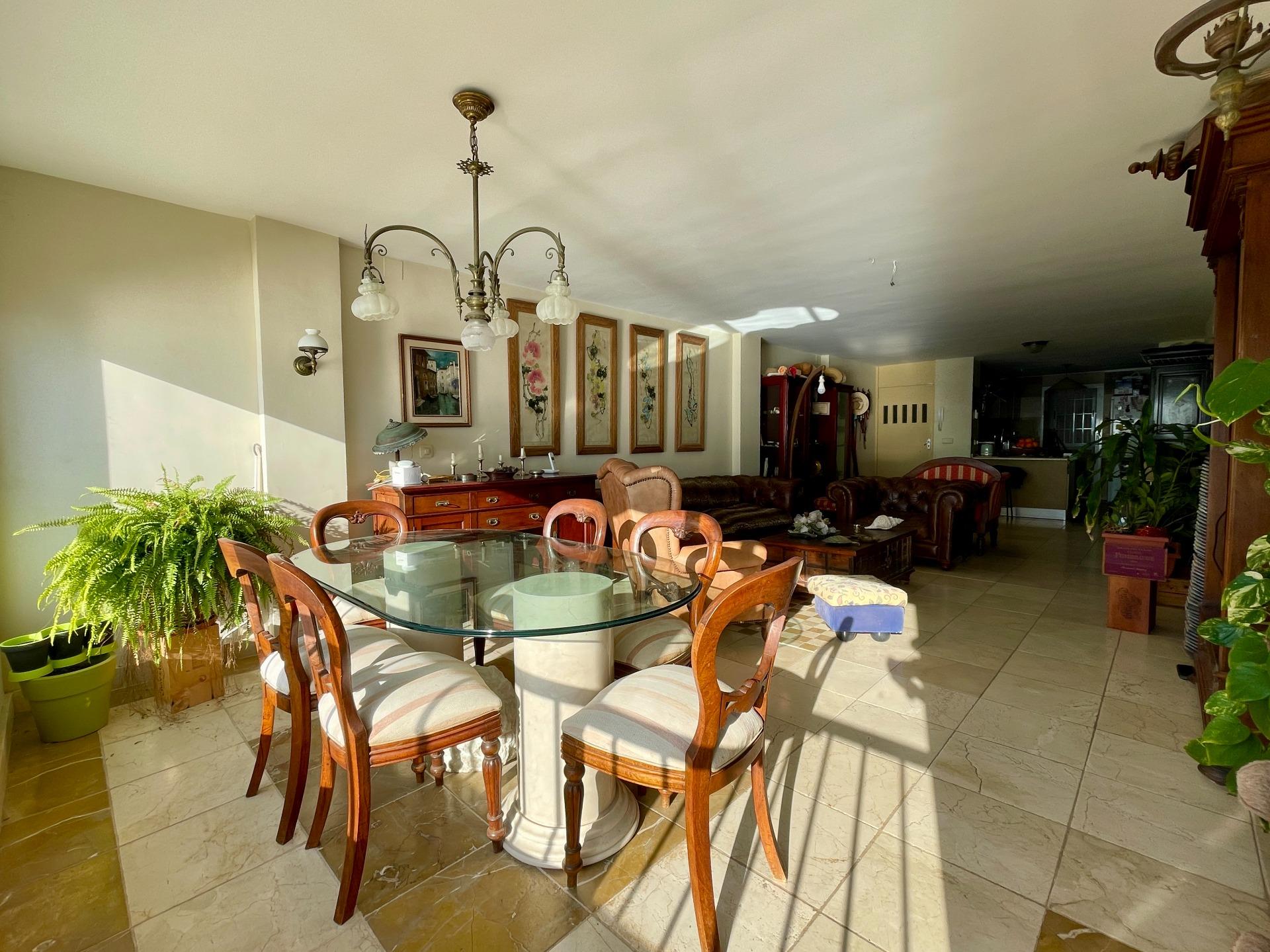 3 Bed, 2 Bath, ApartmentFor Sale, Alicante, Alicante