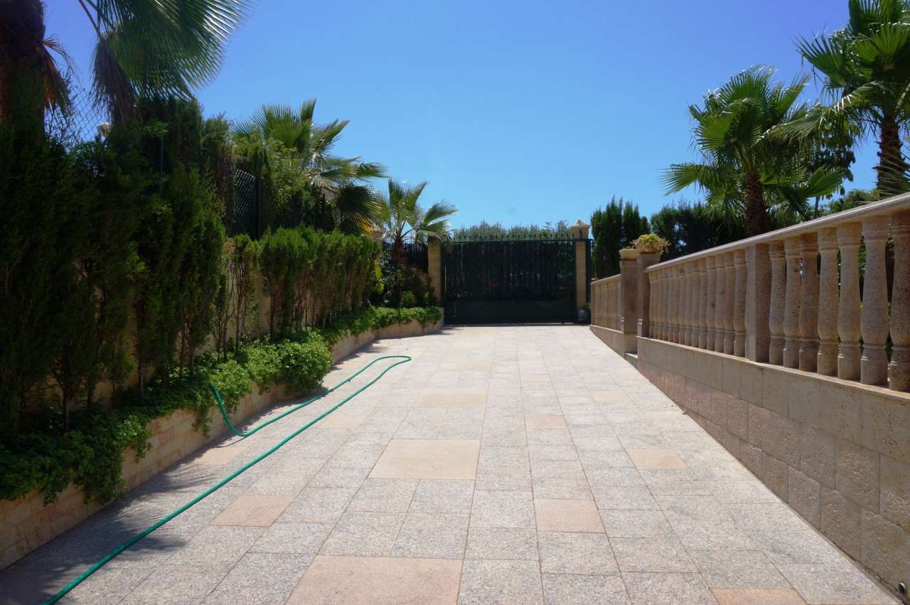 12 Bed, 7 Bath, HouseFor Sale, Alfas del Pi, Alicante