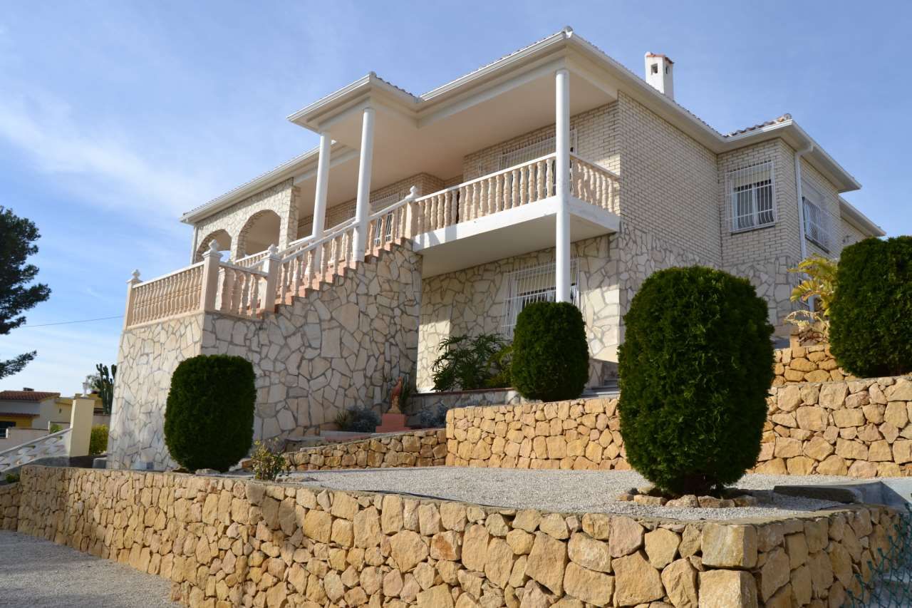 4 Bed, 2 Bath, HouseFor Sale, La Nucia, Alicante