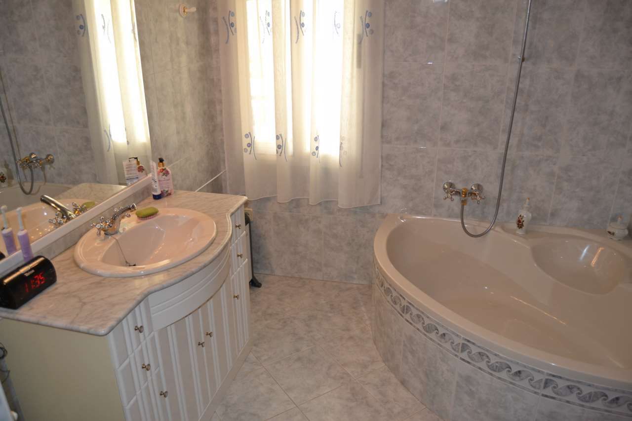 4 Bed, 2 Bath, HouseFor Sale, La Nucia, Alicante