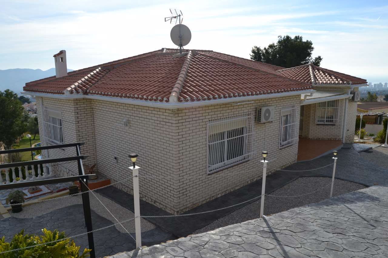 4 Bed, 2 Bath, HouseFor Sale, La Nucia, Alicante