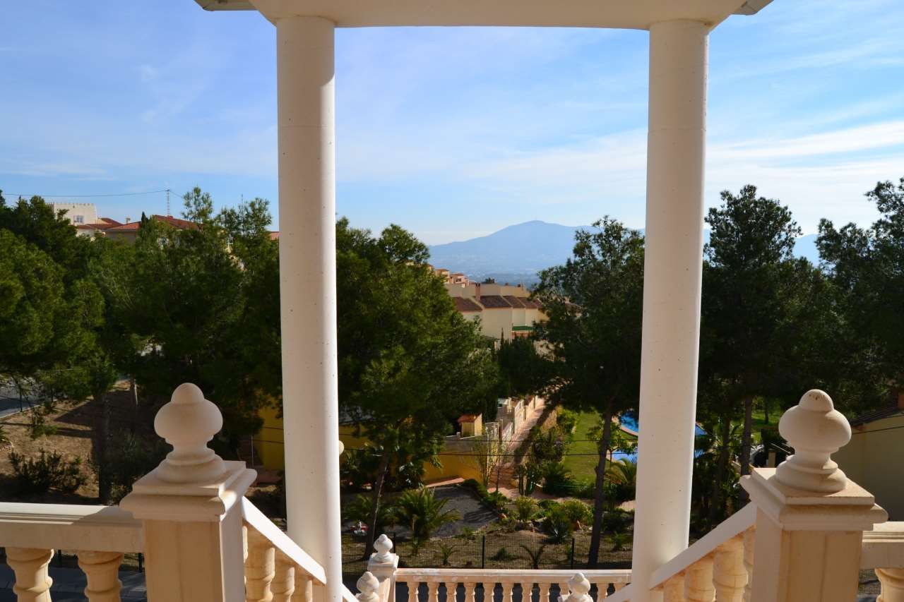 4 Bed, 2 Bath, HouseFor Sale, La Nucia, Alicante