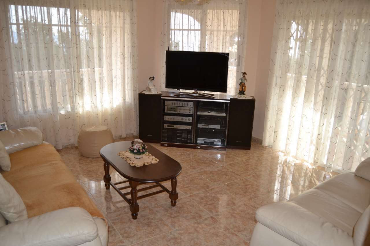 4 Bed, 2 Bath, HouseFor Sale, La Nucia, Alicante