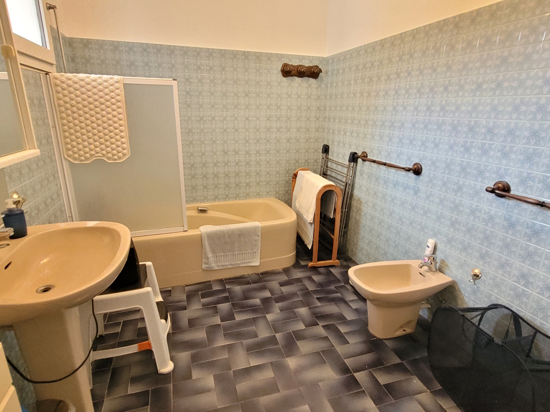 3 Bed, 2 Bath, HouseFor Sale, Autignac, Herault, Languedoc-Roussillon, 34480