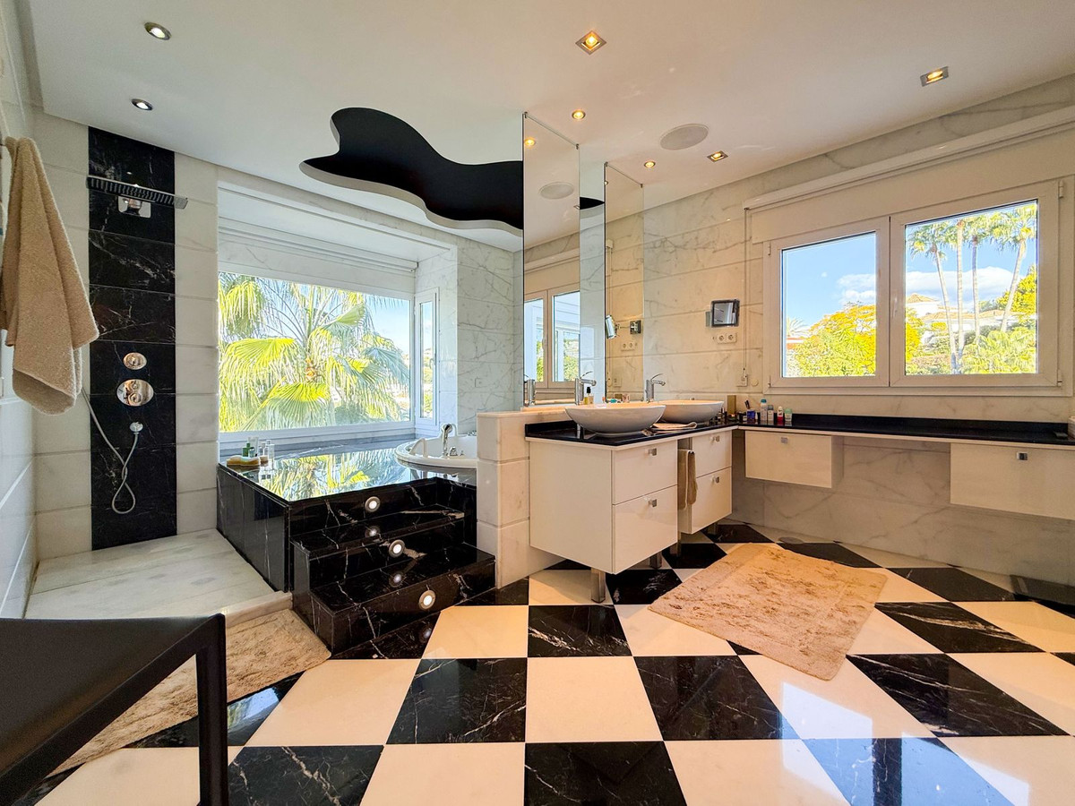 6 Bed, 8 Bath, HouseFor Sale, La Quinta, Malaga