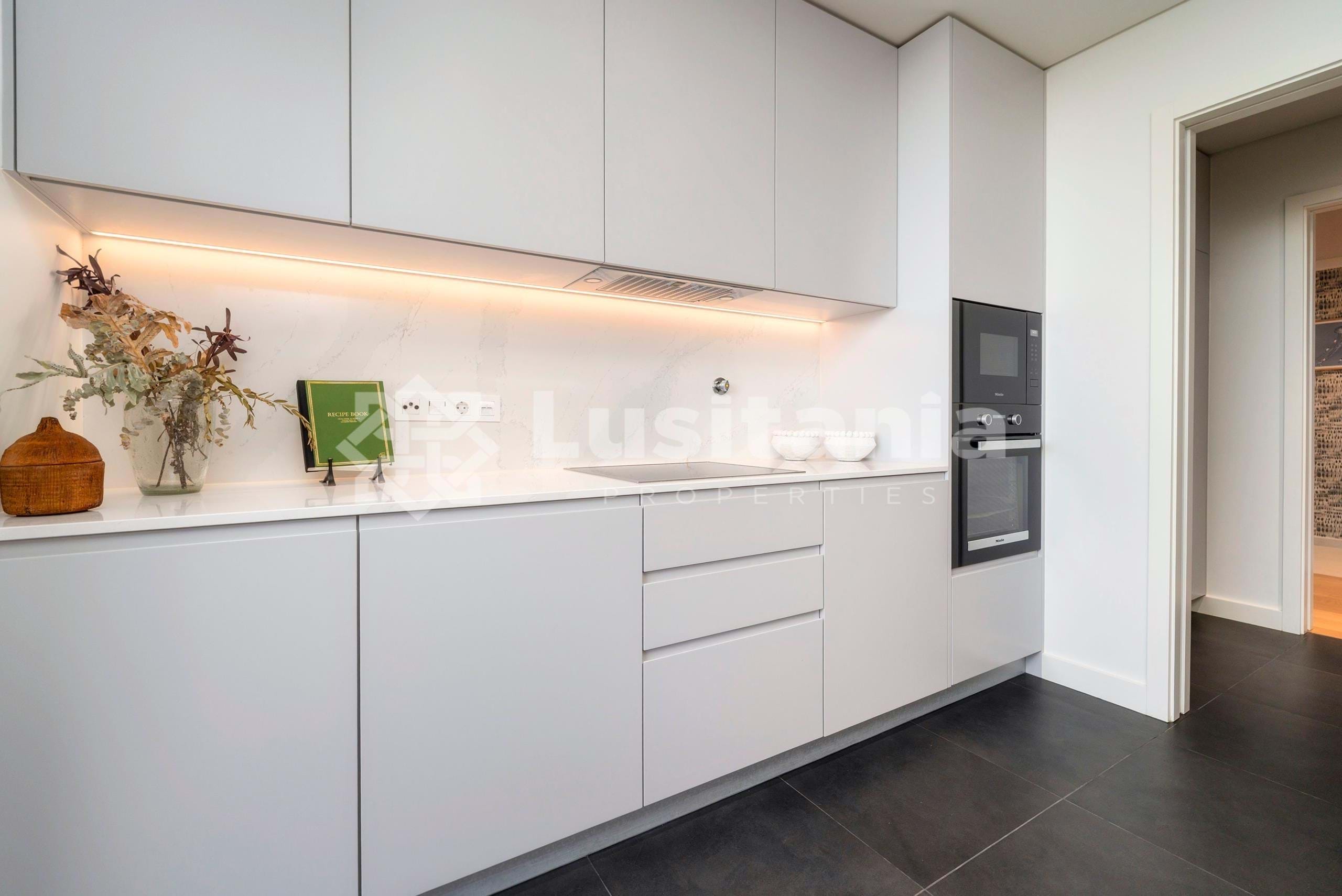 2 Bed, 3 Bath, ApartmentFor Sale, Quarteira, Loulé, Faro, 8125-590