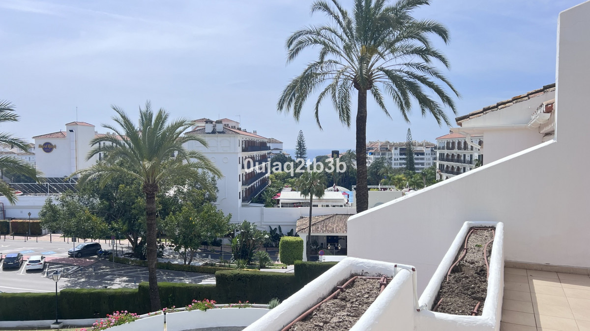4 Bed, 4 Bath, ApartmentFor Sale, Nueva Andalucia, Malaga