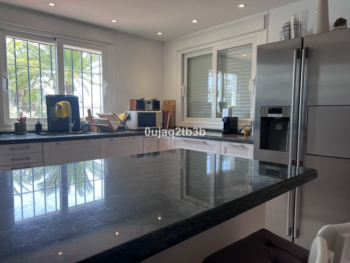 4 Bed, 4 Bath, ApartmentFor Sale, Nueva Andalucia, Malaga