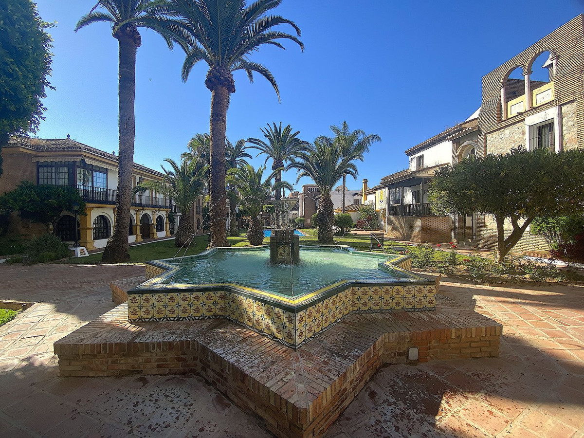 4 Bed, 2 Bath, ApartmentFor Sale, Fuengirola, Malaga